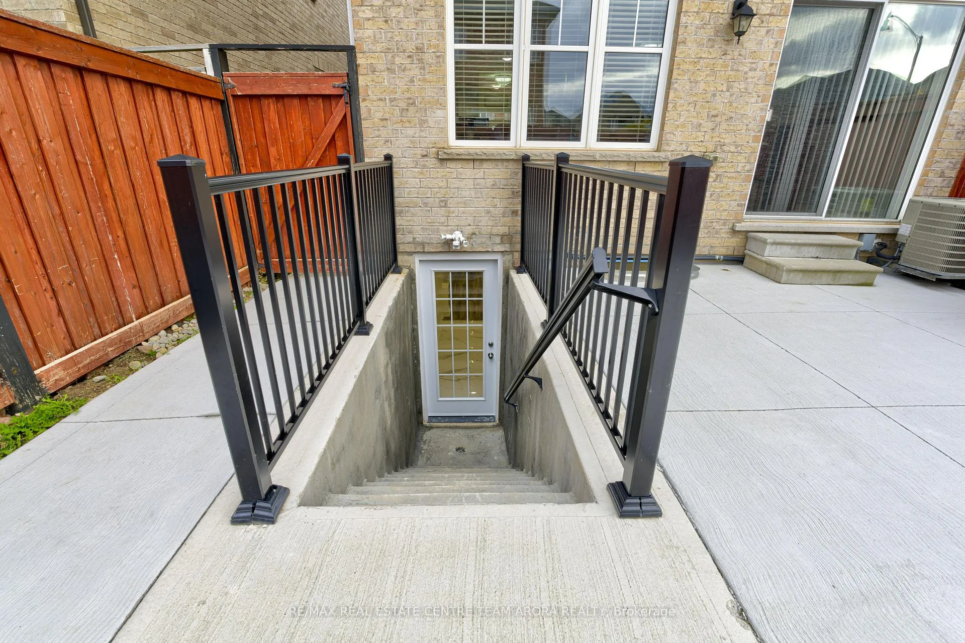 Photo 37 of 66 Swanton Road, Brampton, Credit Valley — HOMEH