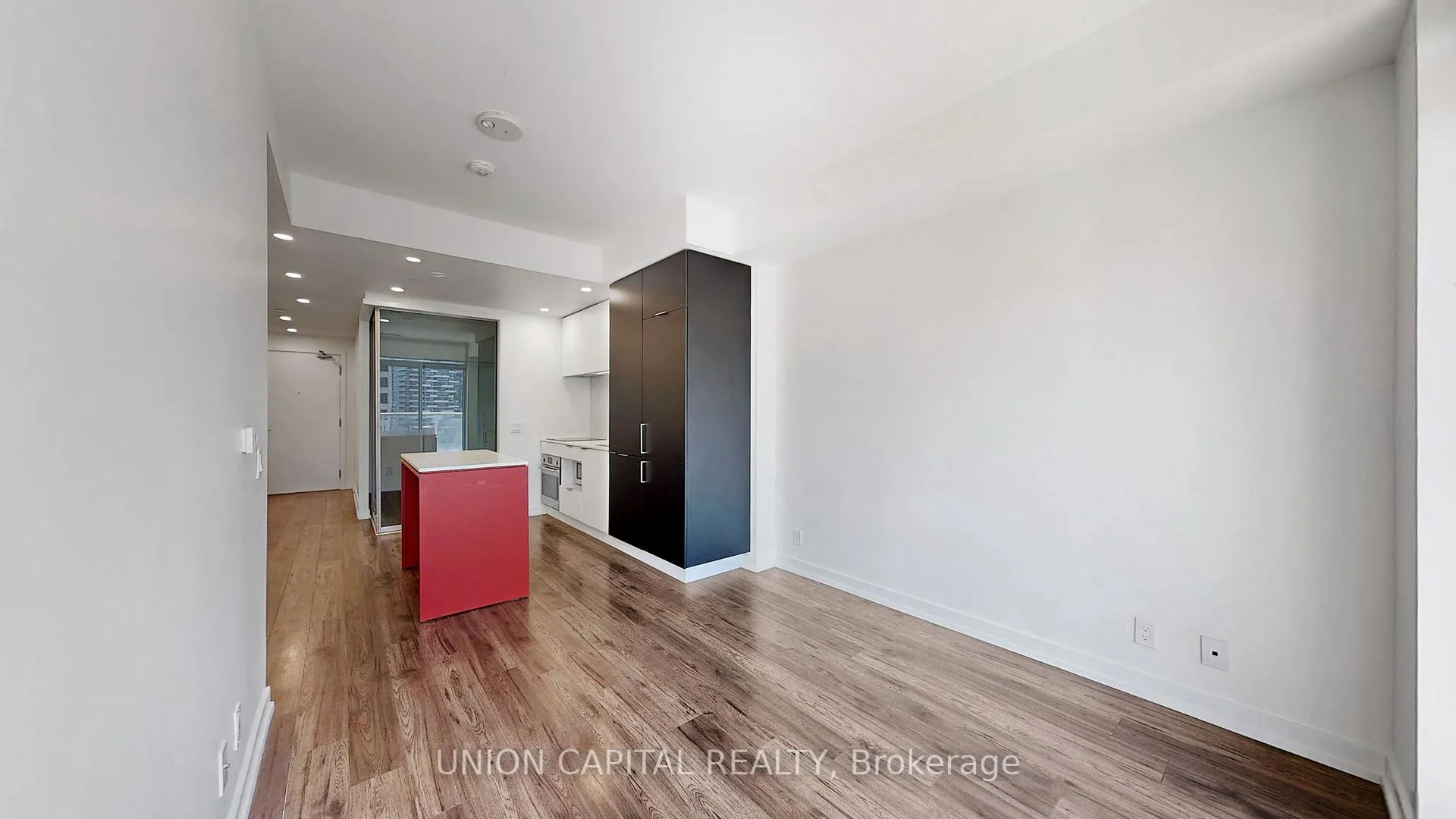 Photo 4 of Unit 1013, 33 Helendale Avenue, Toronto, Yonge-Eglinton — HOMEH