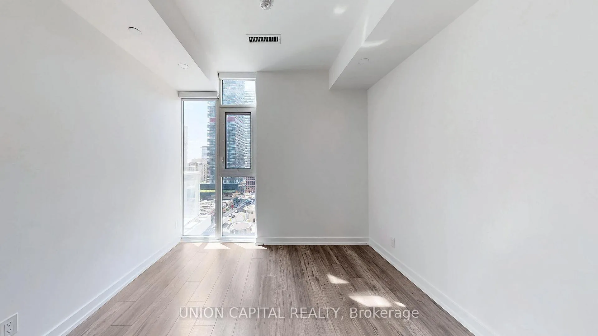 Photo 5 of Unit 1013, 33 Helendale Avenue, Toronto, Yonge-Eglinton — HOMEH