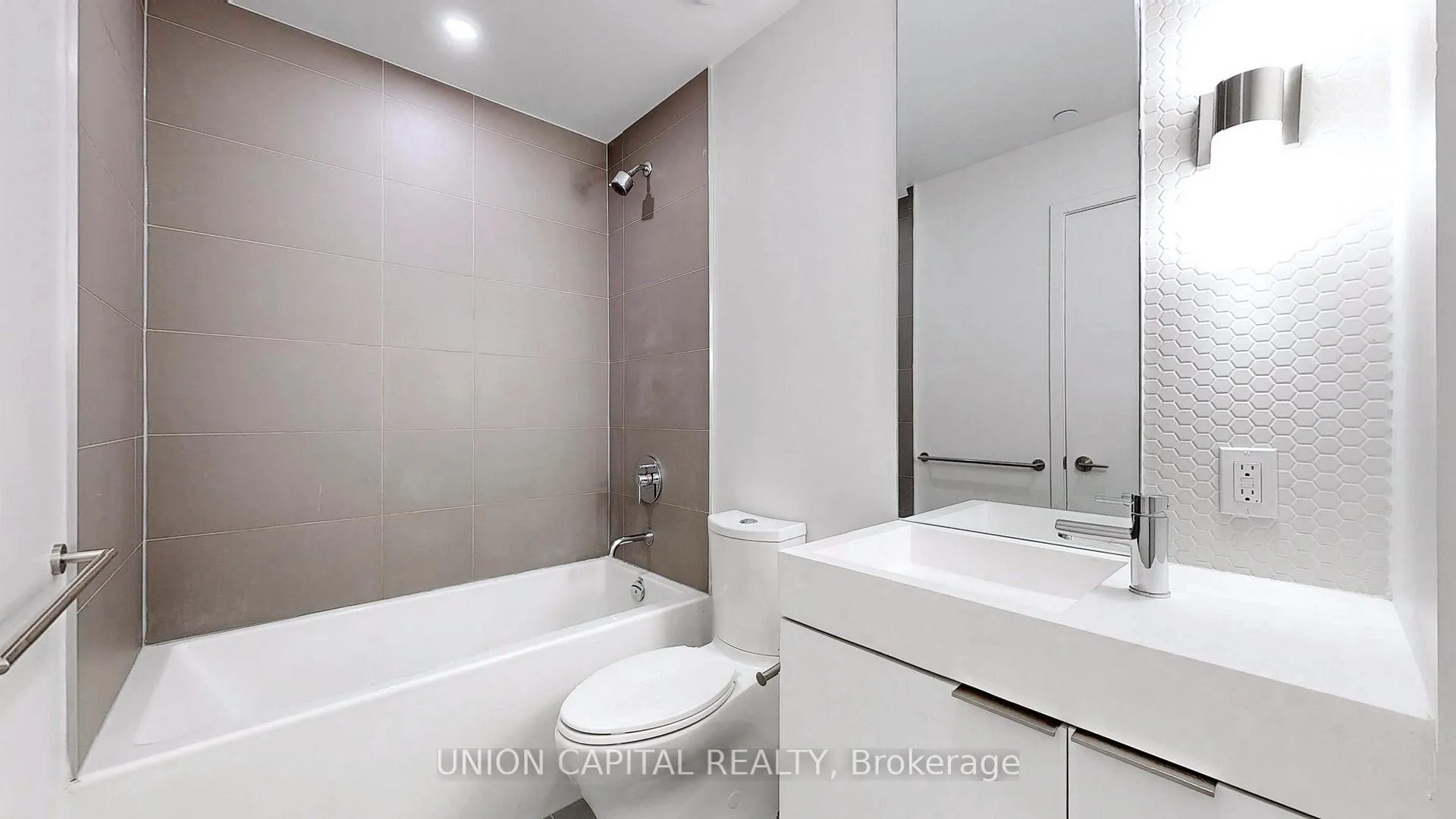 Photo 7 of Unit 1013, 33 Helendale Avenue, Toronto, Yonge-Eglinton — HOMEH