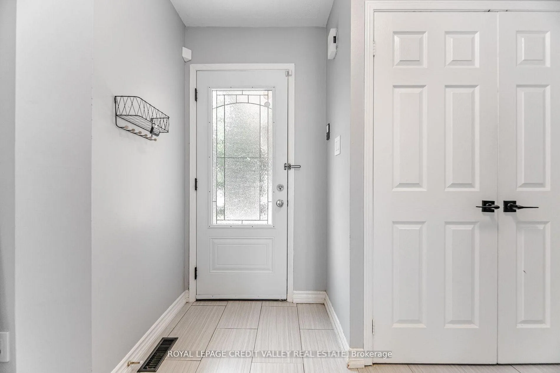 Photo 6 of 56 Valonia Drive, Brampton, Brampton North — HOMEH