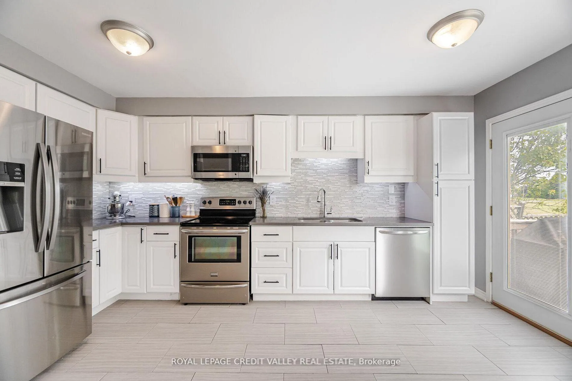 Photo 12 of 56 Valonia Drive, Brampton, Brampton North — HOMEH