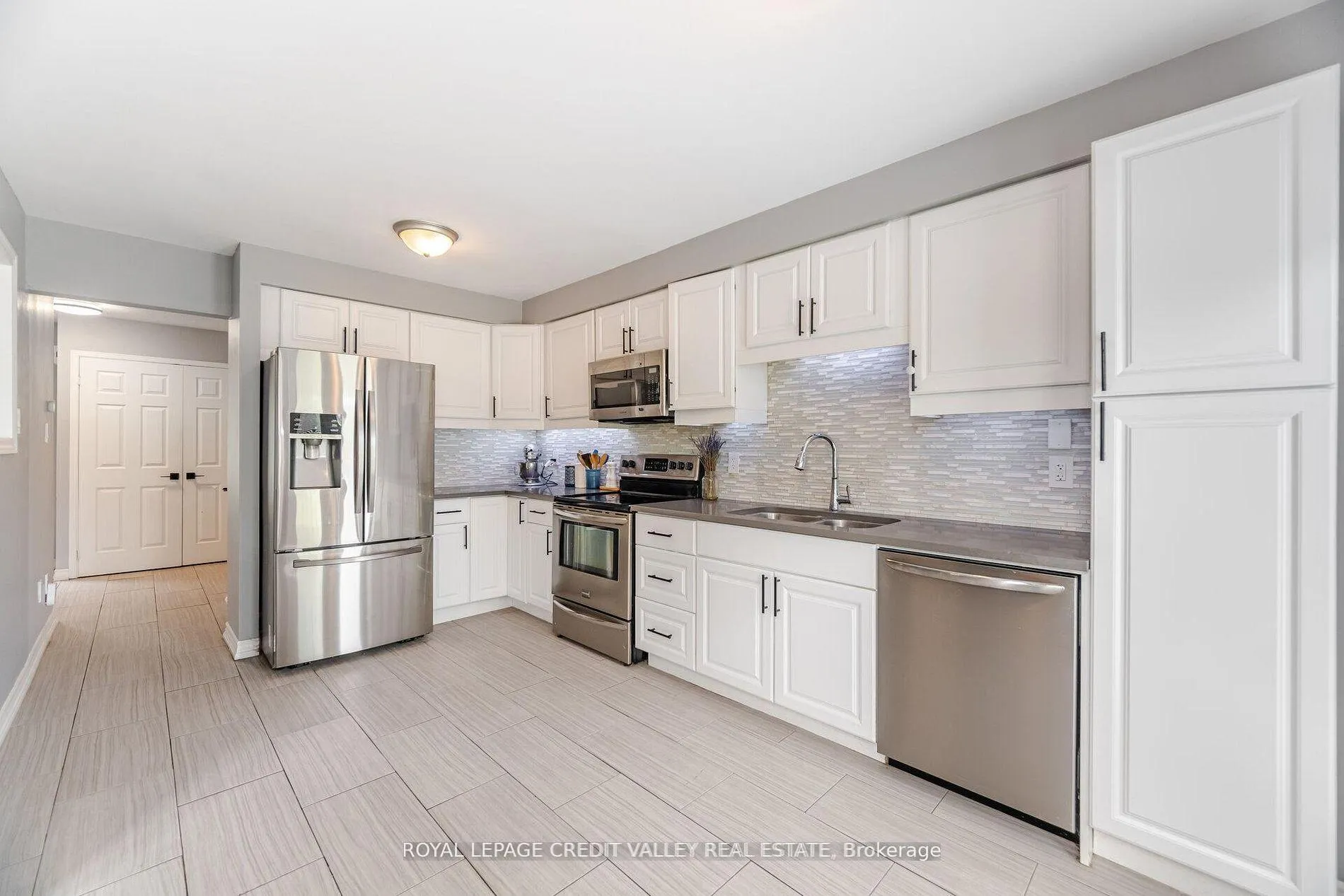 Photo 14 of 56 Valonia Drive, Brampton, Brampton North — HOMEH