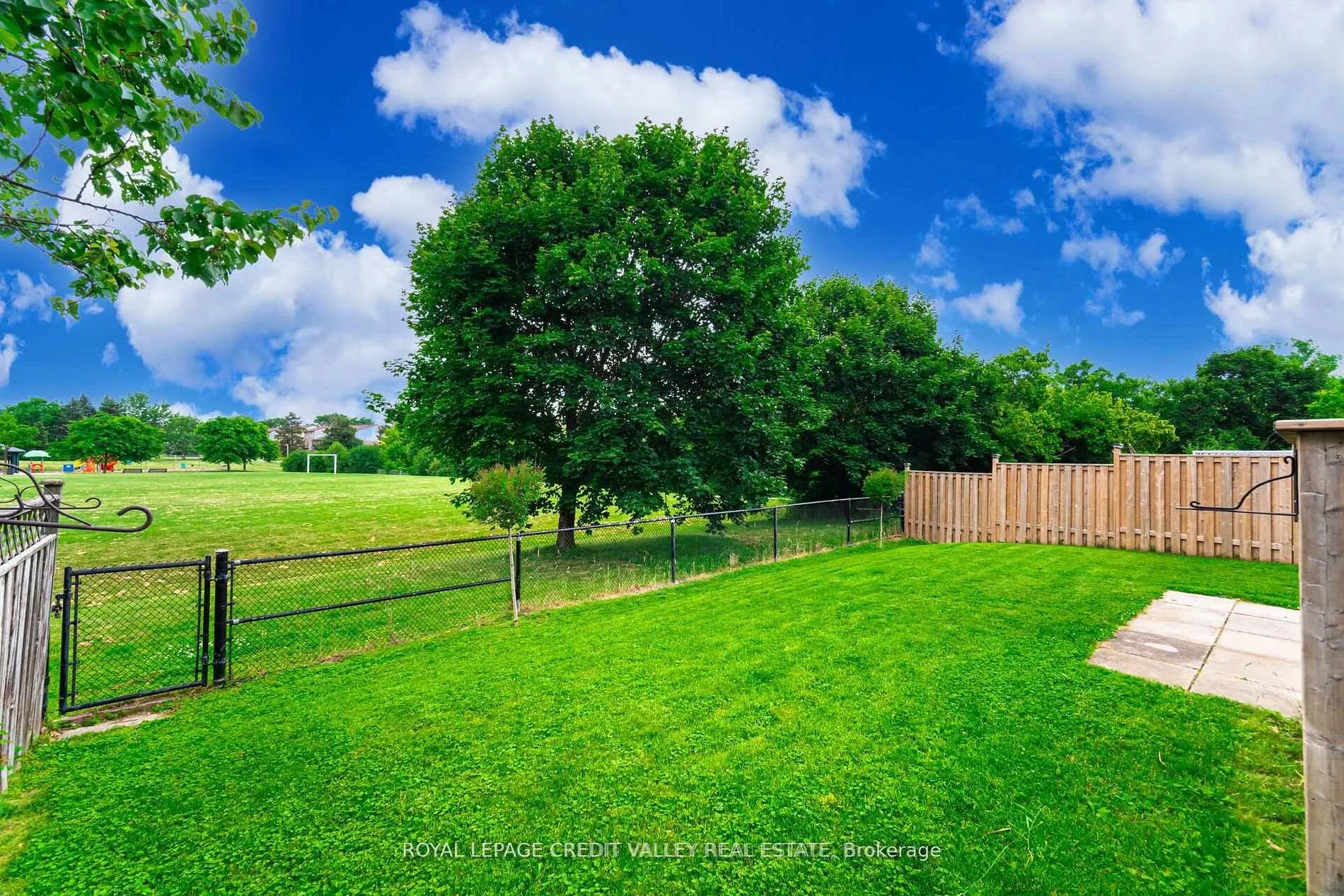 Photo 38 of 56 Valonia Drive, Brampton, Brampton North — HOMEH
