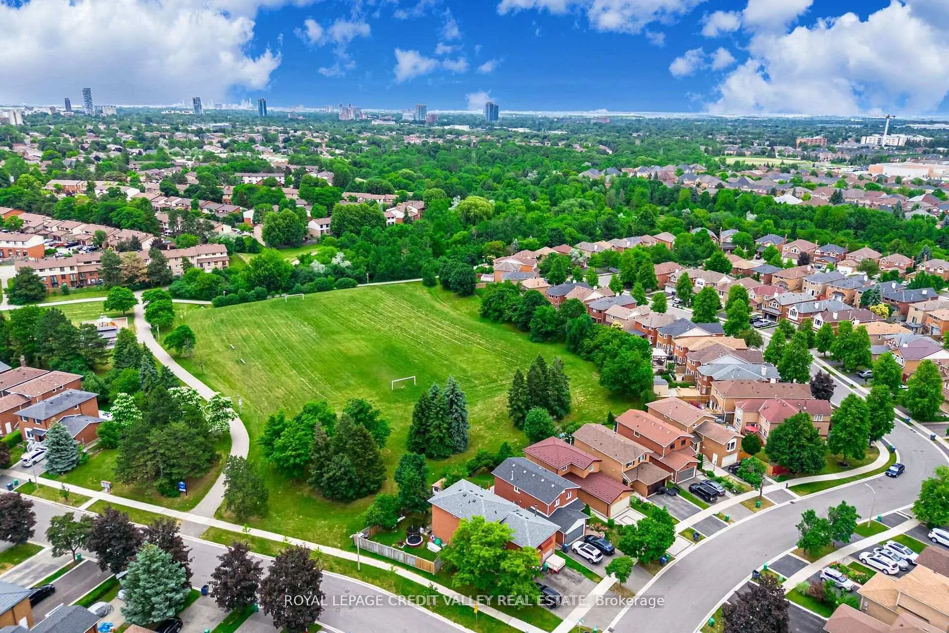 Photo 45 of 56 Valonia Drive, Brampton, Brampton North — HOMEH