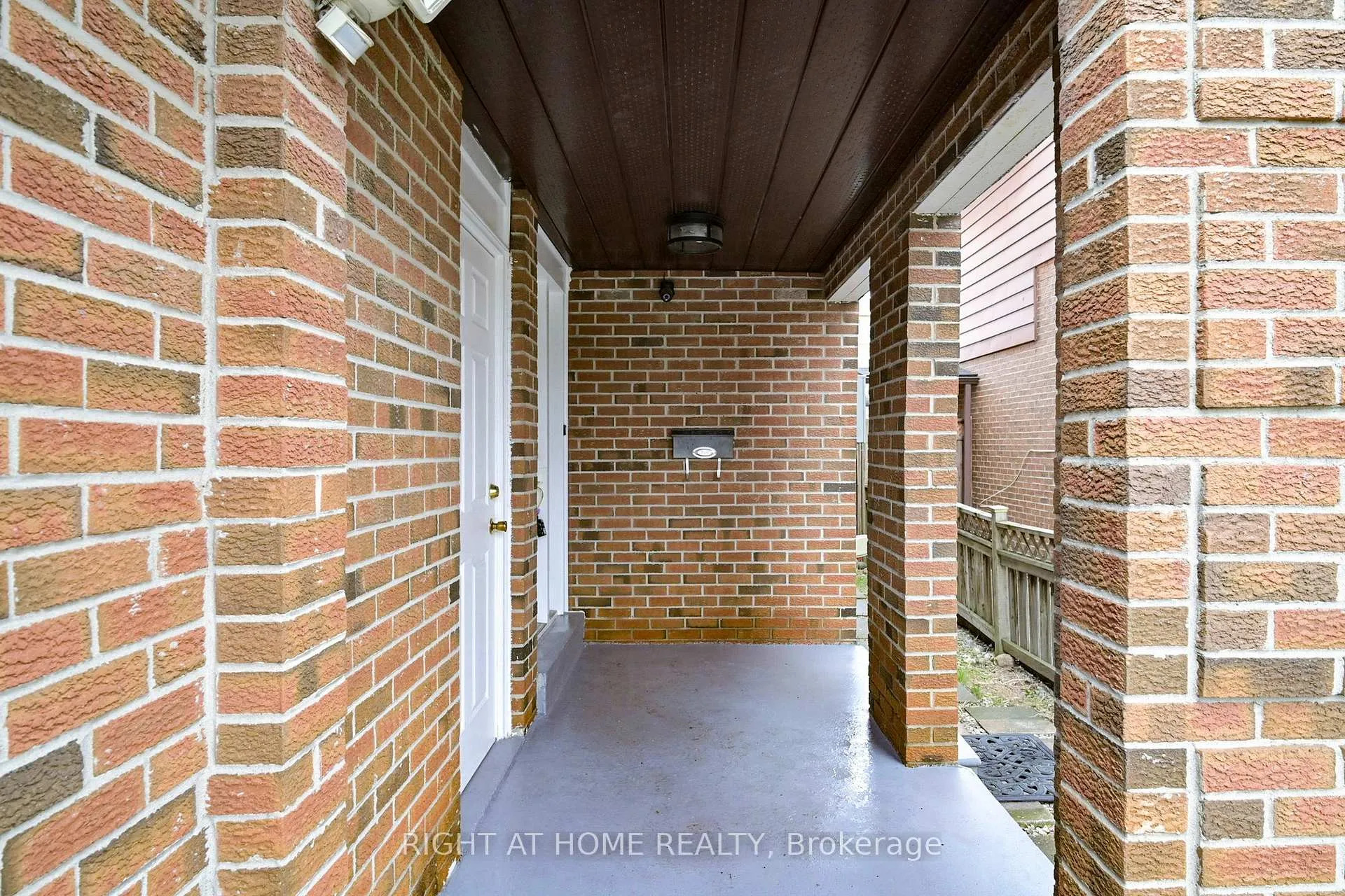 Photo 2 of 4151 Quaker Hill Drive, Mississauga, Creditview — HOMEH