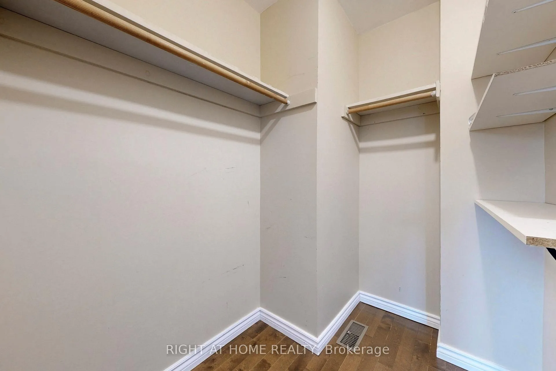 Photo 26 of 4151 Quaker Hill Drive, Mississauga, Creditview — HOMEH