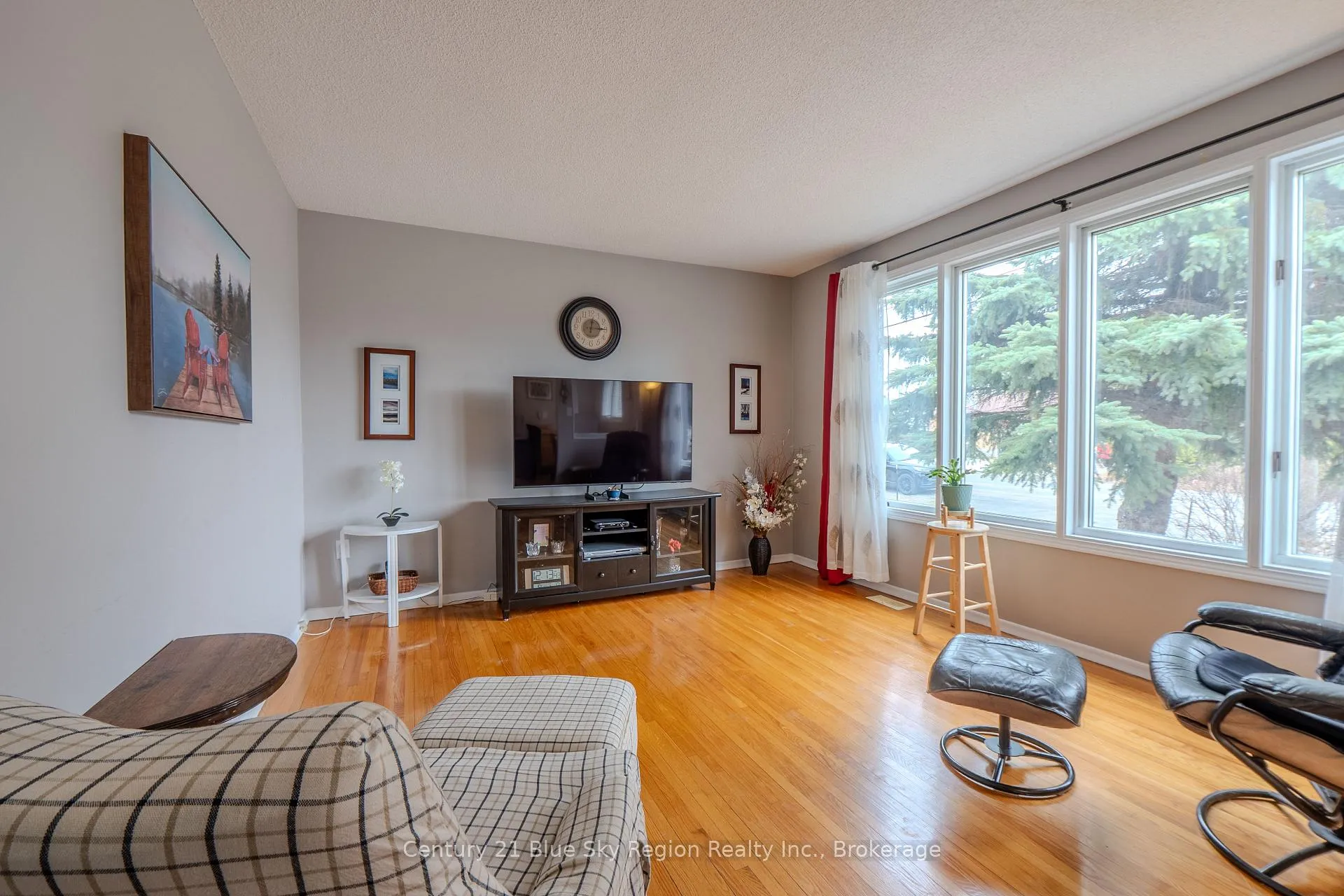 Photo 5 of 755 Danforth Avenue, Sudbury Remote Area — HOMEH