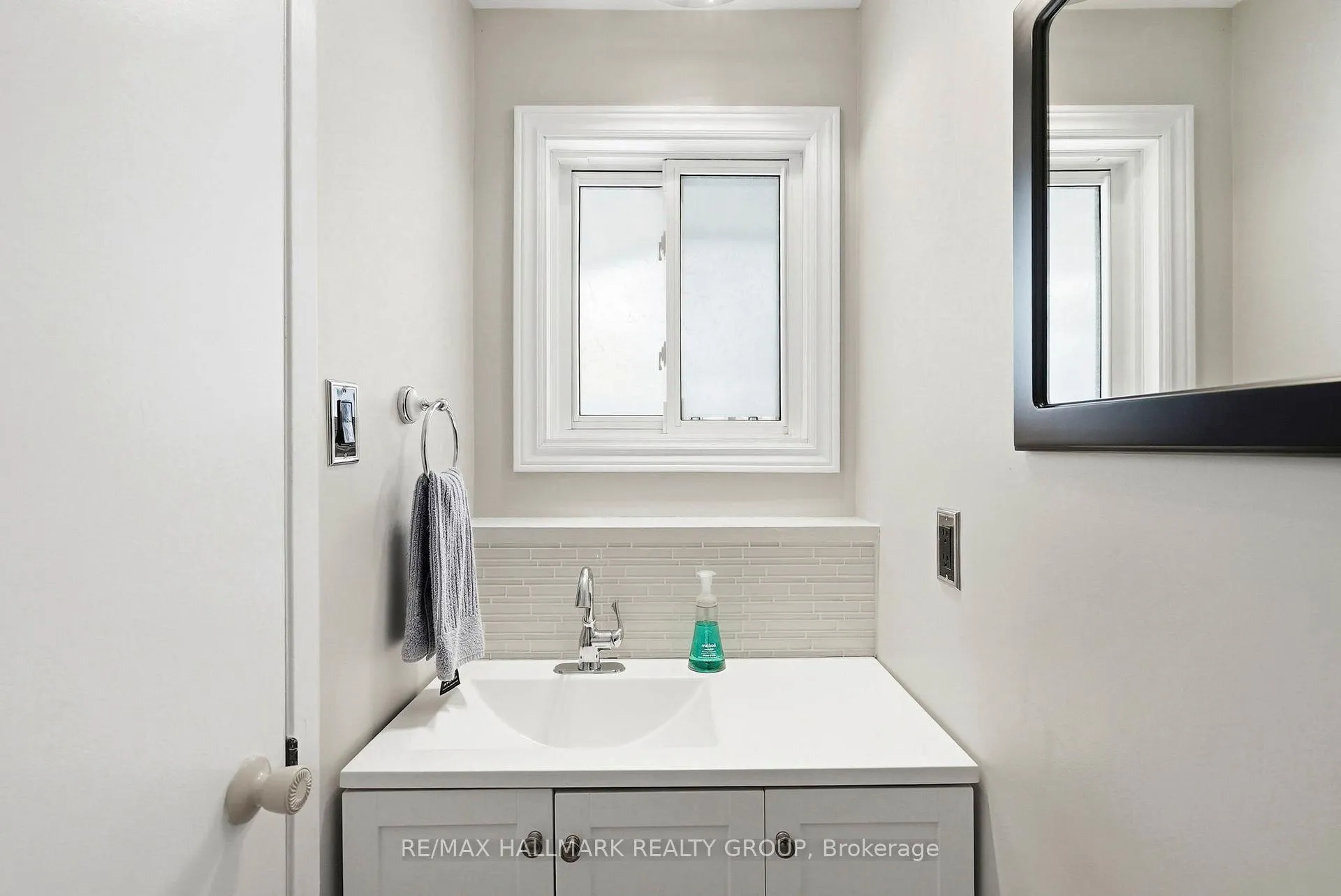 Photo 4 of 6935 Du Bois Avenue, Ottawa, Convent Glen North — HOMEH