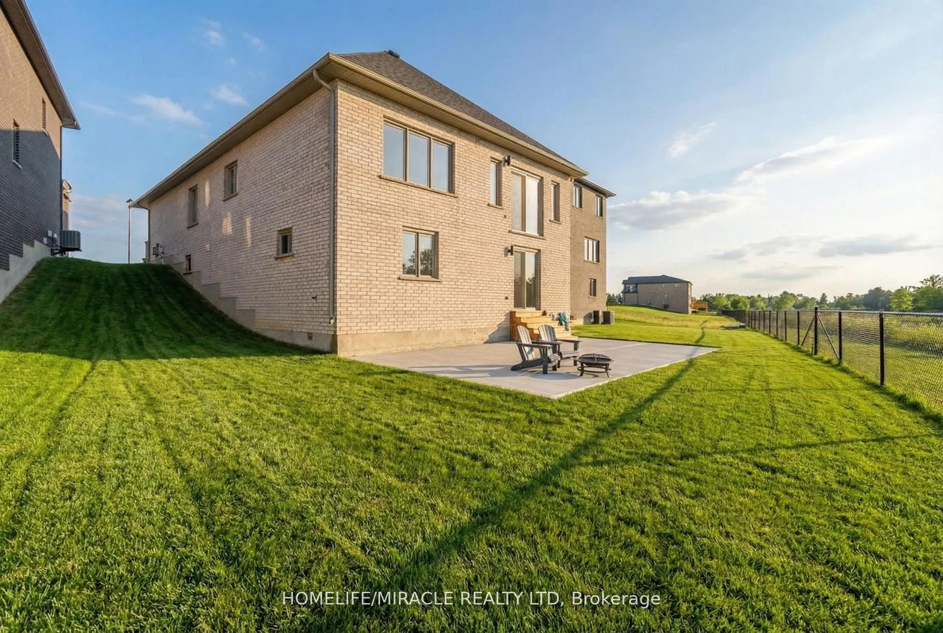 Photo 26 of 201 Dempsey Drive, Stratford — HOMEH