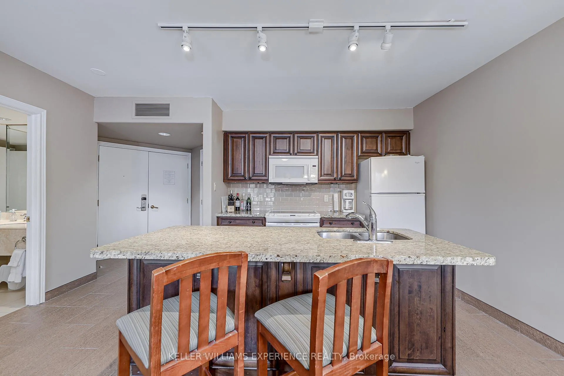 Photo 6 of Unit #2284, 90 Highland Drive, Oro-Medonte, Horseshoe Valley — HOMEH