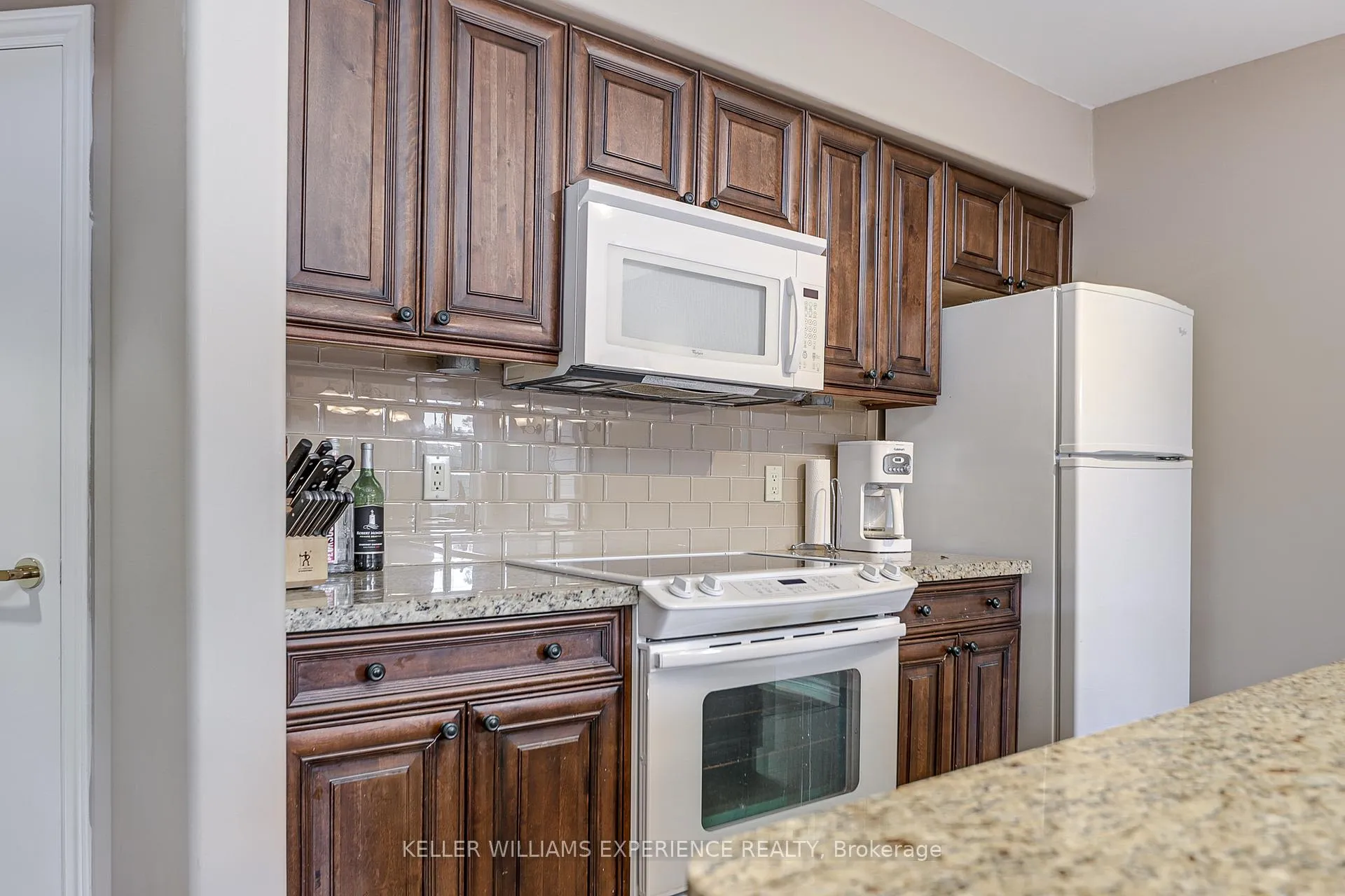 Photo 10 of Unit #2284, 90 Highland Drive, Oro-Medonte, Horseshoe Valley — HOMEH