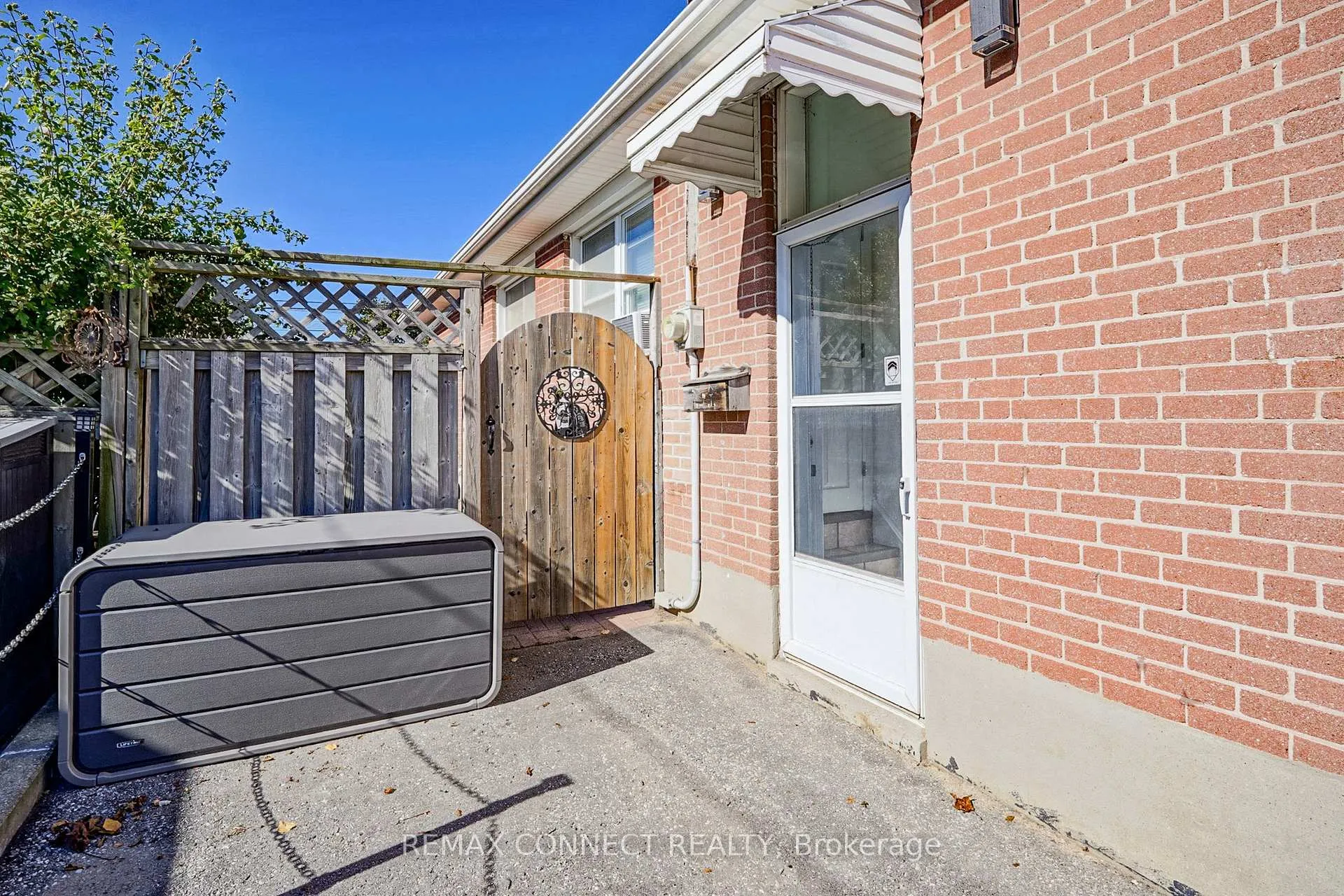 Photo 3 of Unit Bsmt, 326 Rosedale Drive W, Whitby, Downtown Whitby — HOMEH