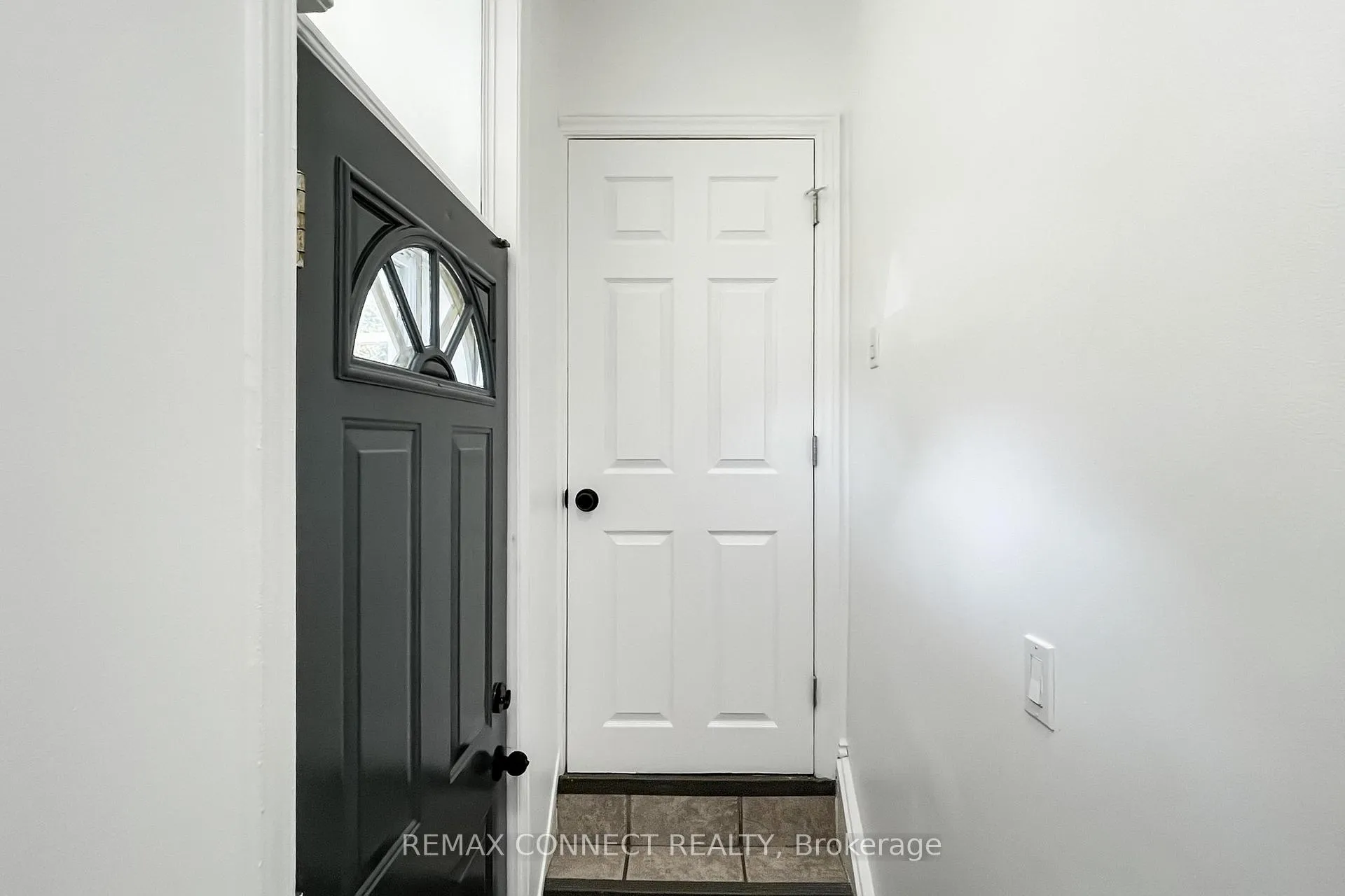Photo 4 of Unit Bsmt, 326 Rosedale Drive W, Whitby, Downtown Whitby — HOMEH