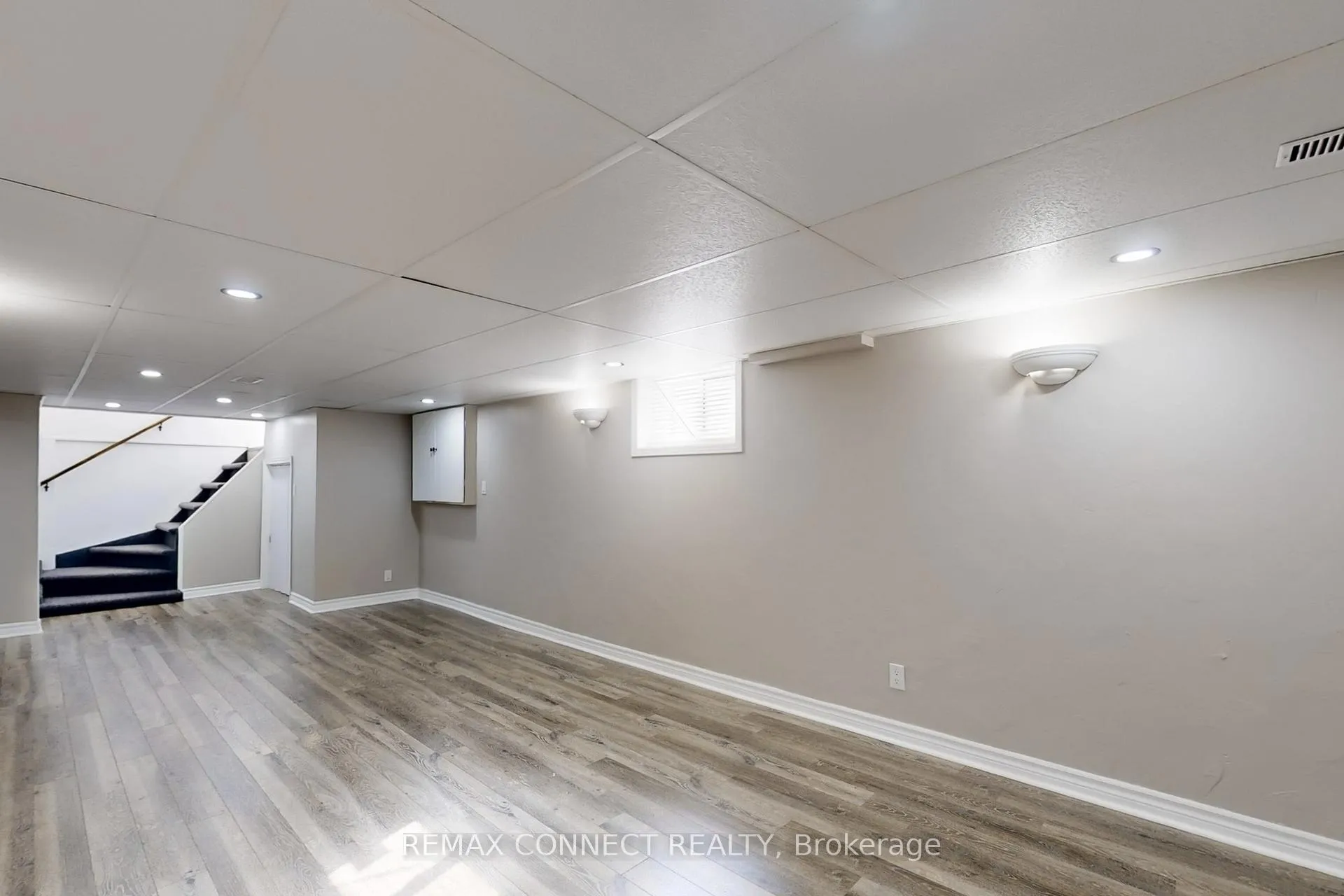 Photo 7 of Unit Bsmt, 326 Rosedale Drive W, Whitby, Downtown Whitby — HOMEH