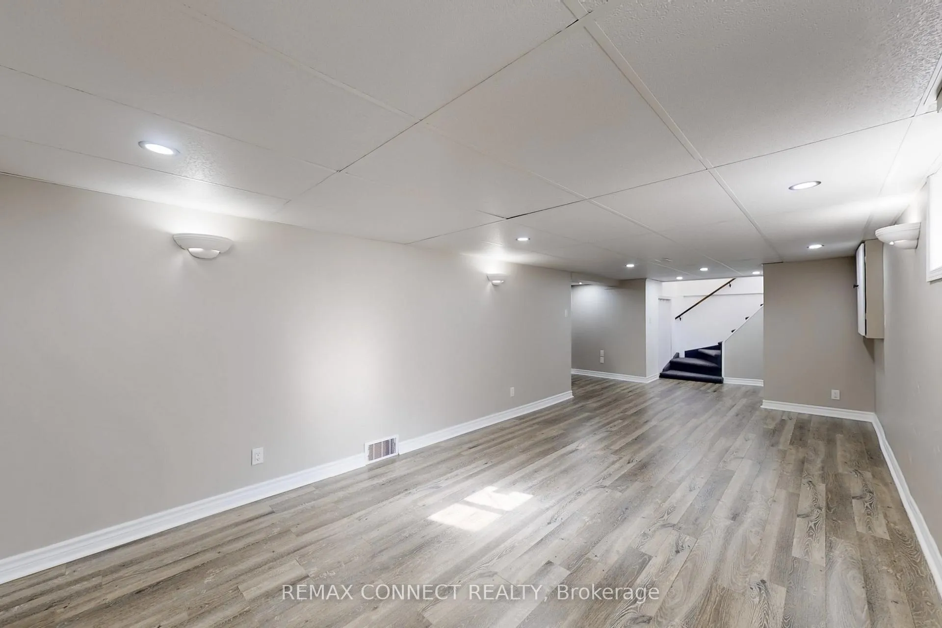 Photo 8 of Unit Bsmt, 326 Rosedale Drive W, Whitby, Downtown Whitby — HOMEH