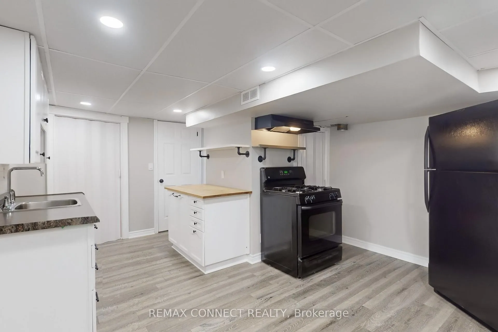 Photo 10 of Unit Bsmt, 326 Rosedale Drive W, Whitby, Downtown Whitby — HOMEH