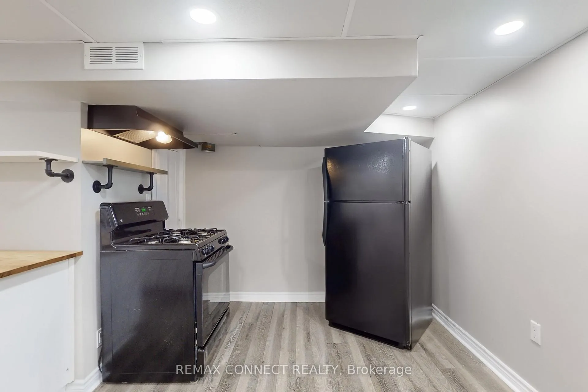 Photo 15 of Unit Bsmt, 326 Rosedale Drive W, Whitby, Downtown Whitby — HOMEH