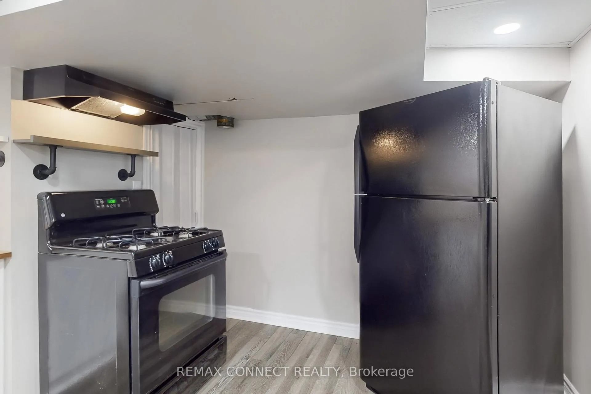Photo 16 of Unit Bsmt, 326 Rosedale Drive W, Whitby, Downtown Whitby — HOMEH