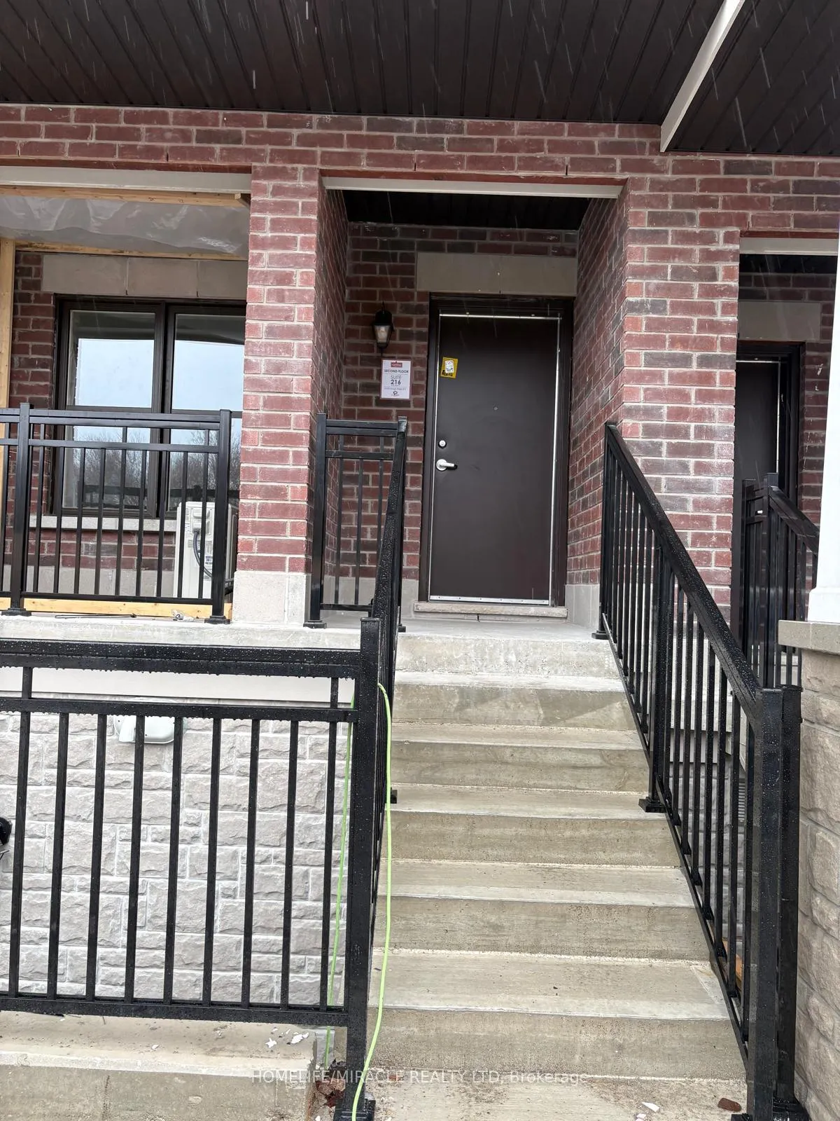 Photo 1 of Unit 211, 15100 Yonge Street, Aurora, Aurora Village — HOMEH