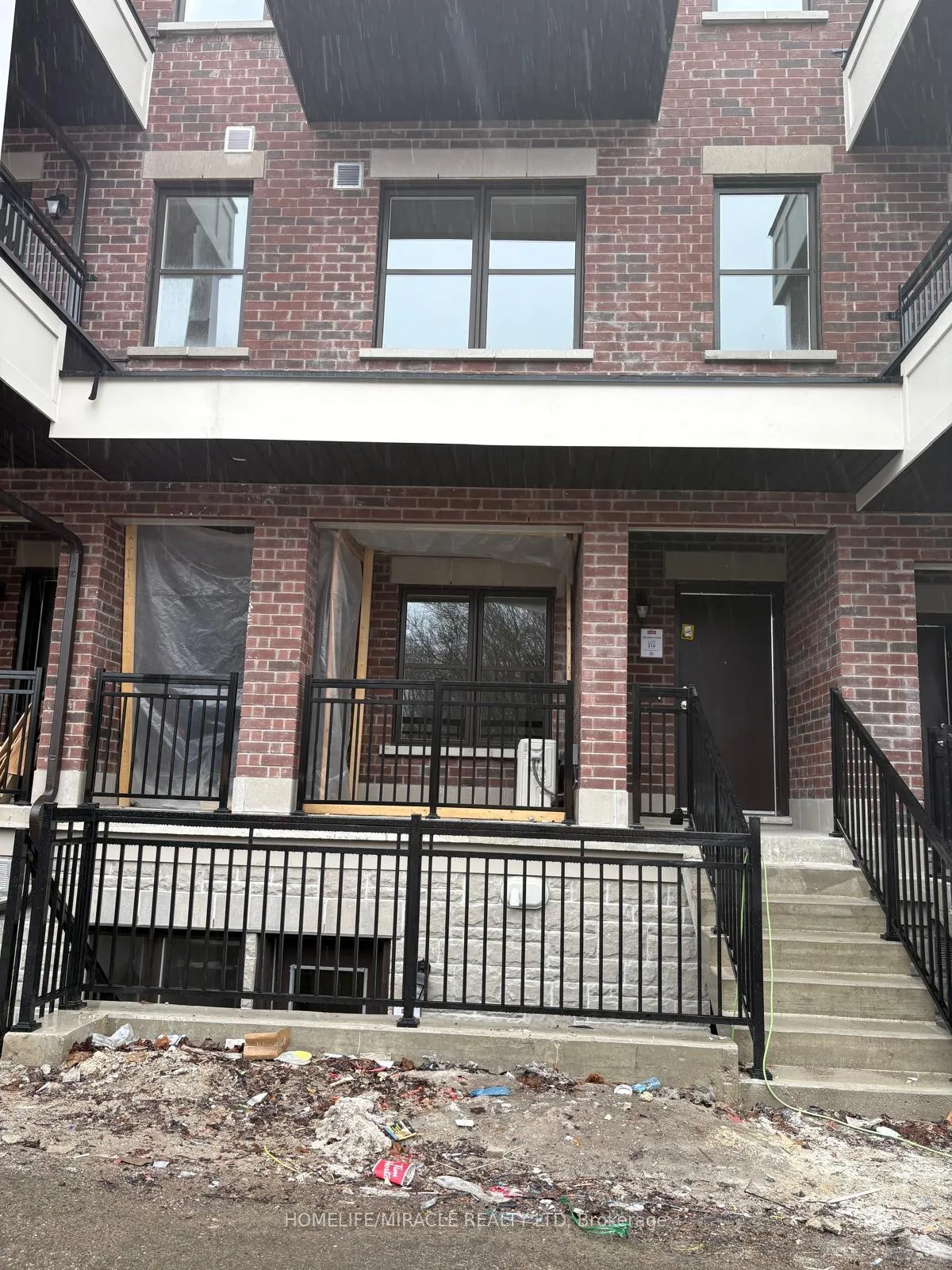 Photo 2 of Unit 211, 15100 Yonge Street, Aurora, Aurora Village — HOMEH