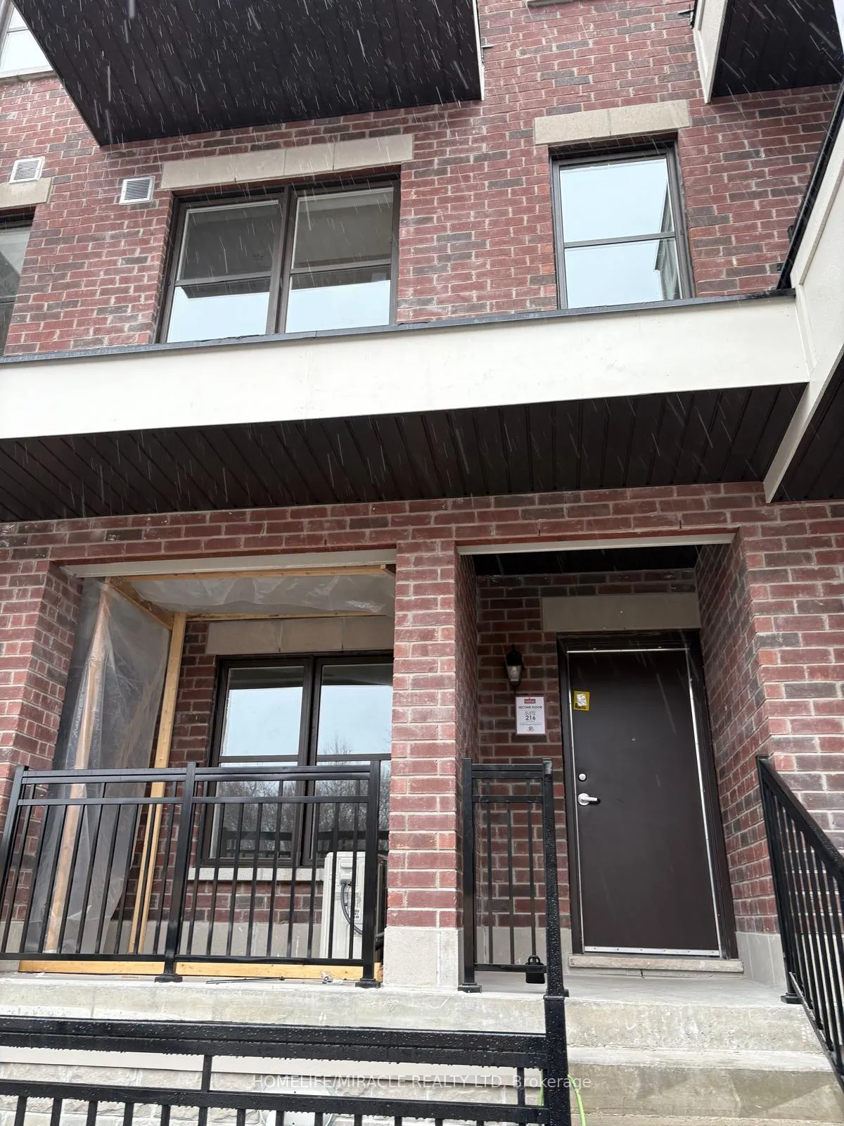Photo 4 of Unit 211, 15100 Yonge Street, Aurora, Aurora Village — HOMEH