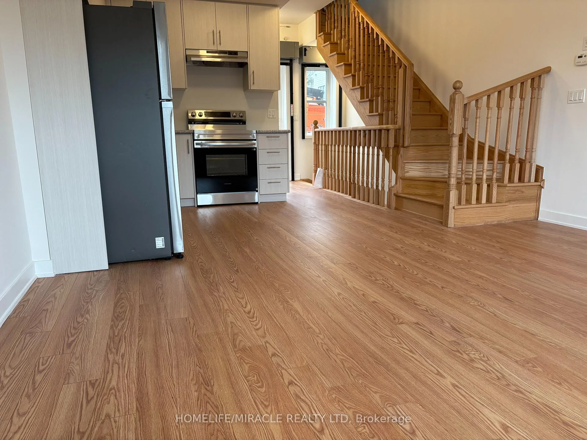Photo 5 of Unit 211, 15100 Yonge Street, Aurora, Aurora Village — HOMEH