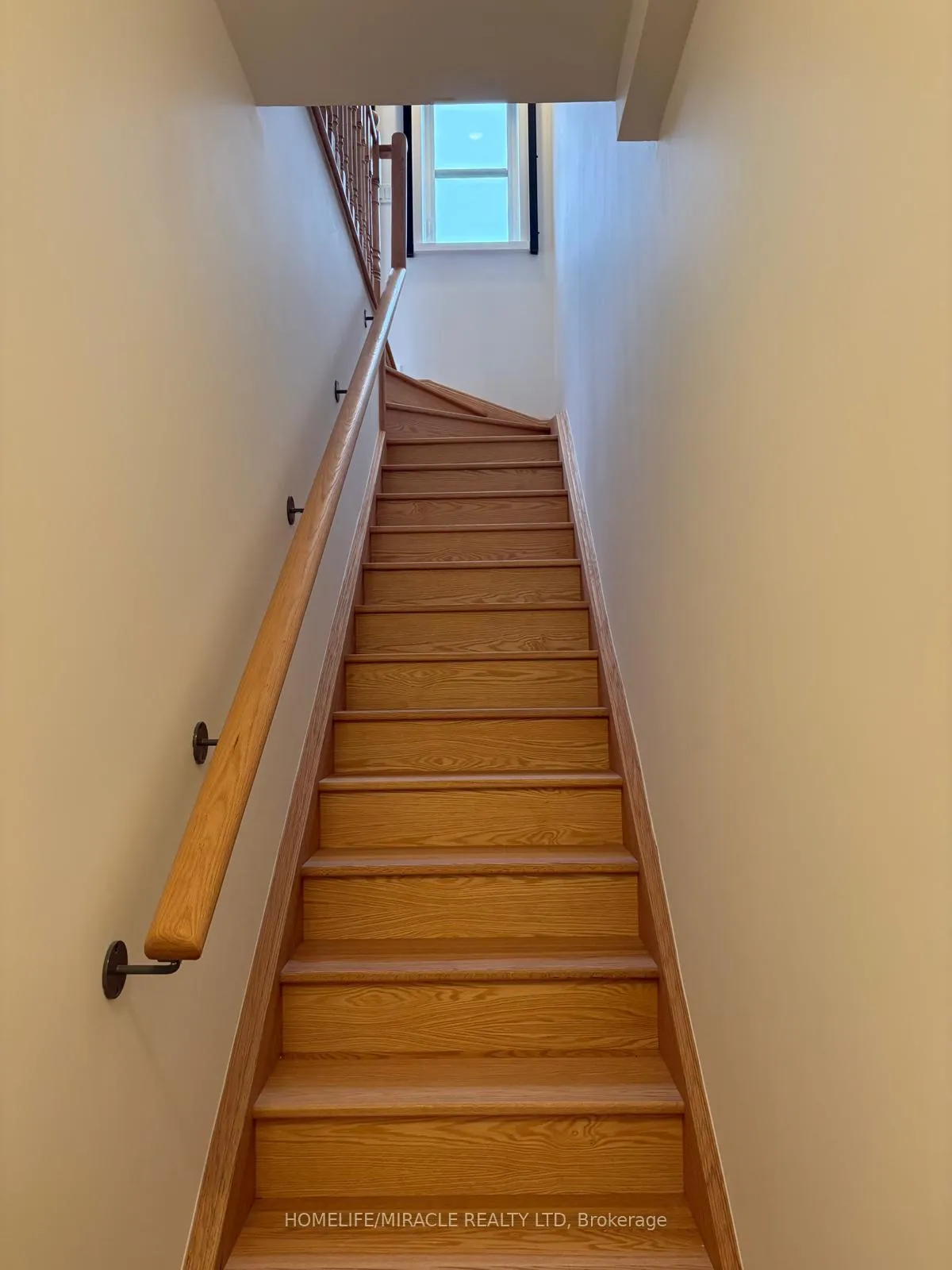 Photo 6 of Unit 211, 15100 Yonge Street, Aurora, Aurora Village — HOMEH