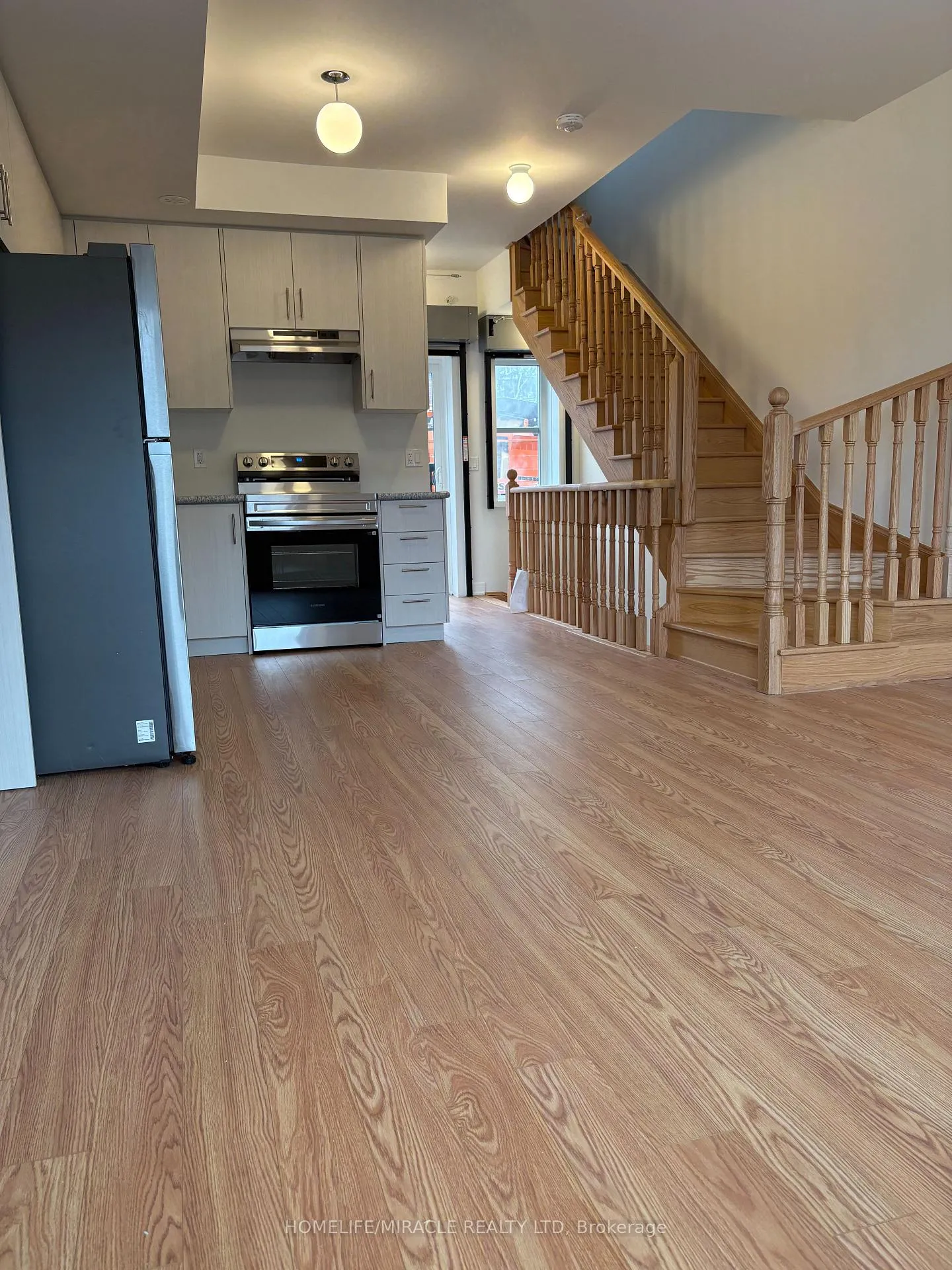 Photo 8 of Unit 211, 15100 Yonge Street, Aurora, Aurora Village — HOMEH