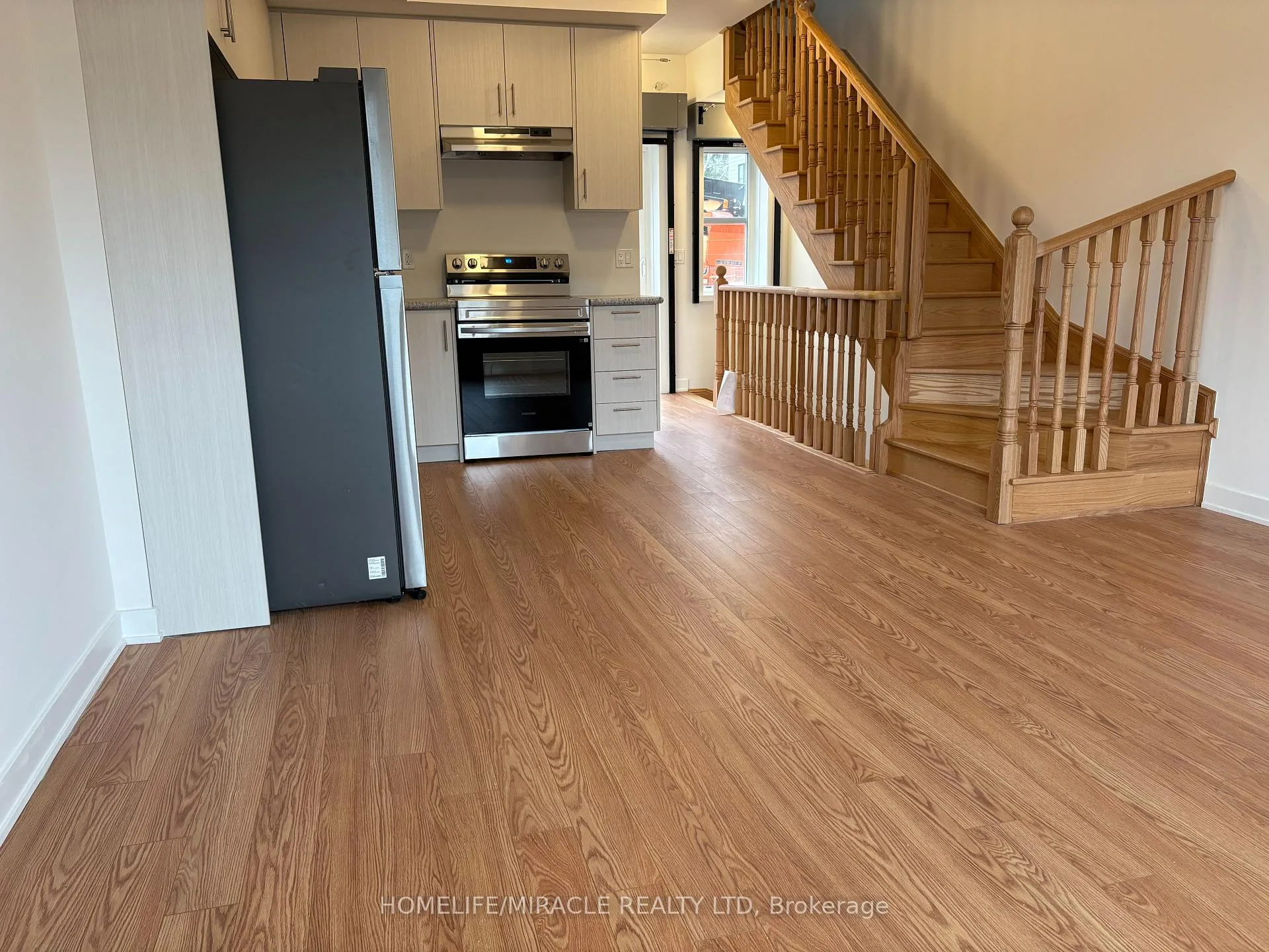 Photo 9 of Unit 211, 15100 Yonge Street, Aurora, Aurora Village — HOMEH