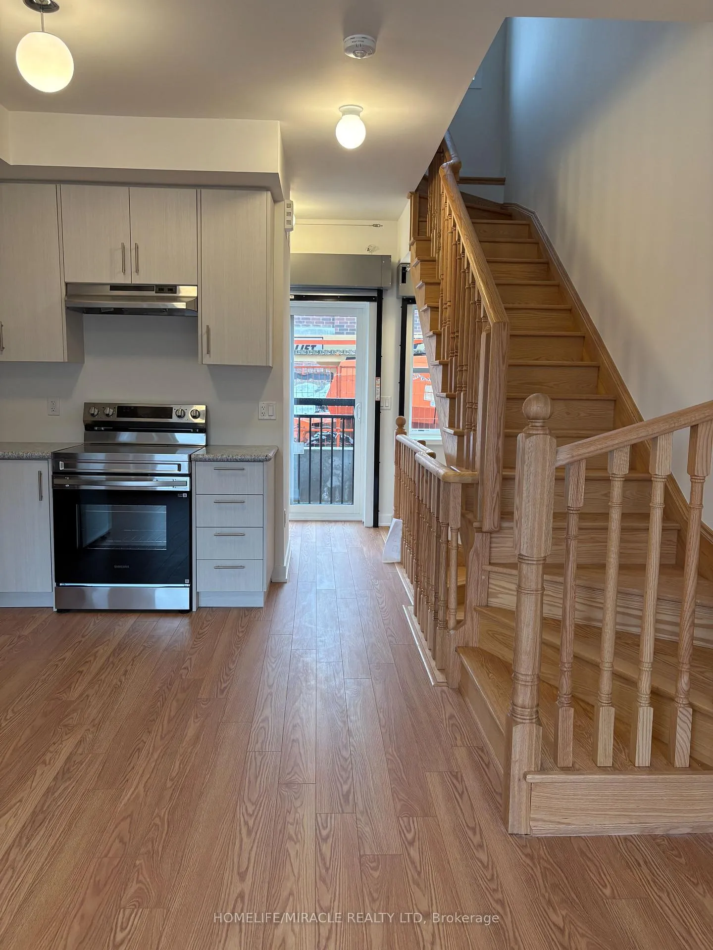 Photo 10 of Unit 211, 15100 Yonge Street, Aurora, Aurora Village — HOMEH