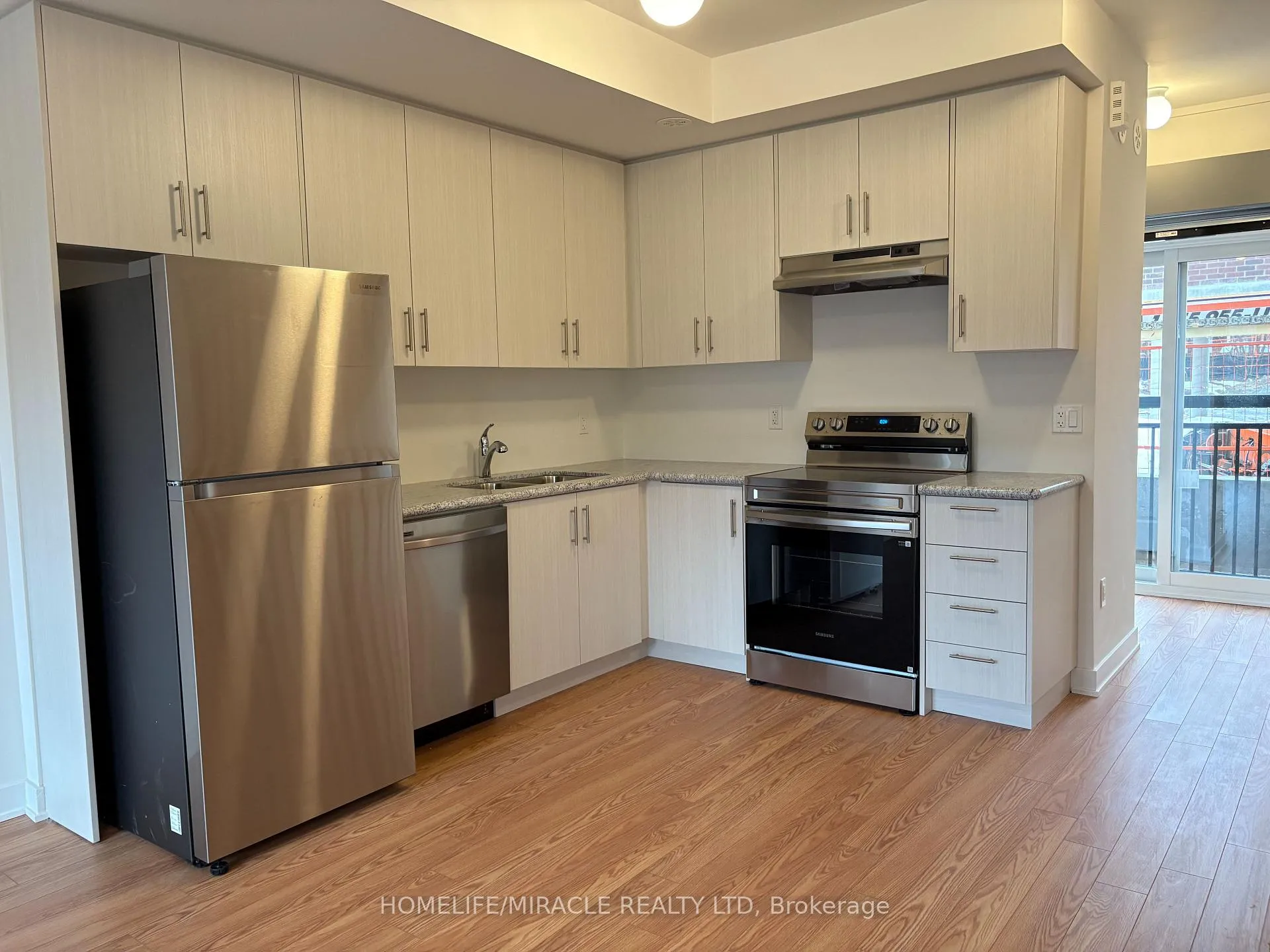 Photo 11 of Unit 211, 15100 Yonge Street, Aurora, Aurora Village — HOMEH