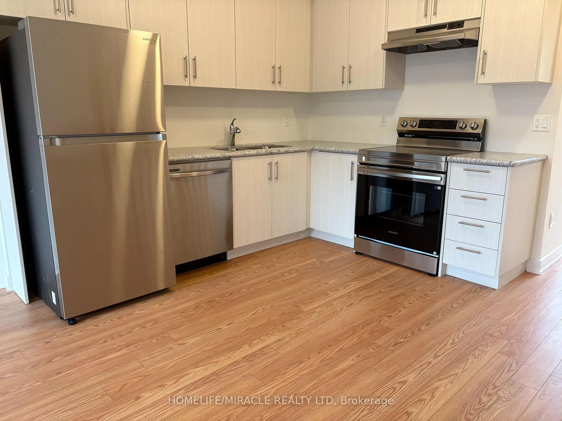 Photo 12 of Unit 211, 15100 Yonge Street, Aurora, Aurora Village — HOMEH