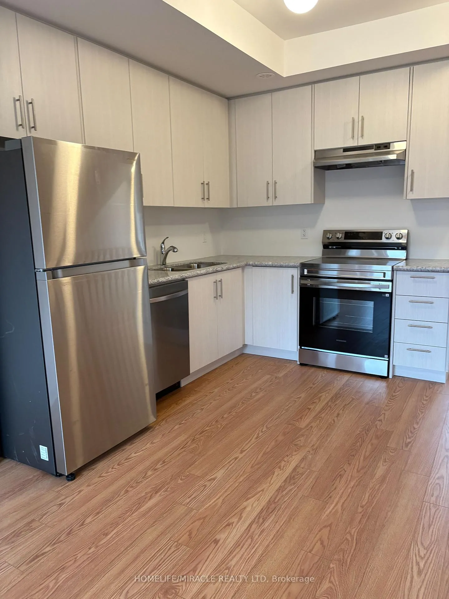 Photo 13 of Unit 211, 15100 Yonge Street, Aurora, Aurora Village — HOMEH