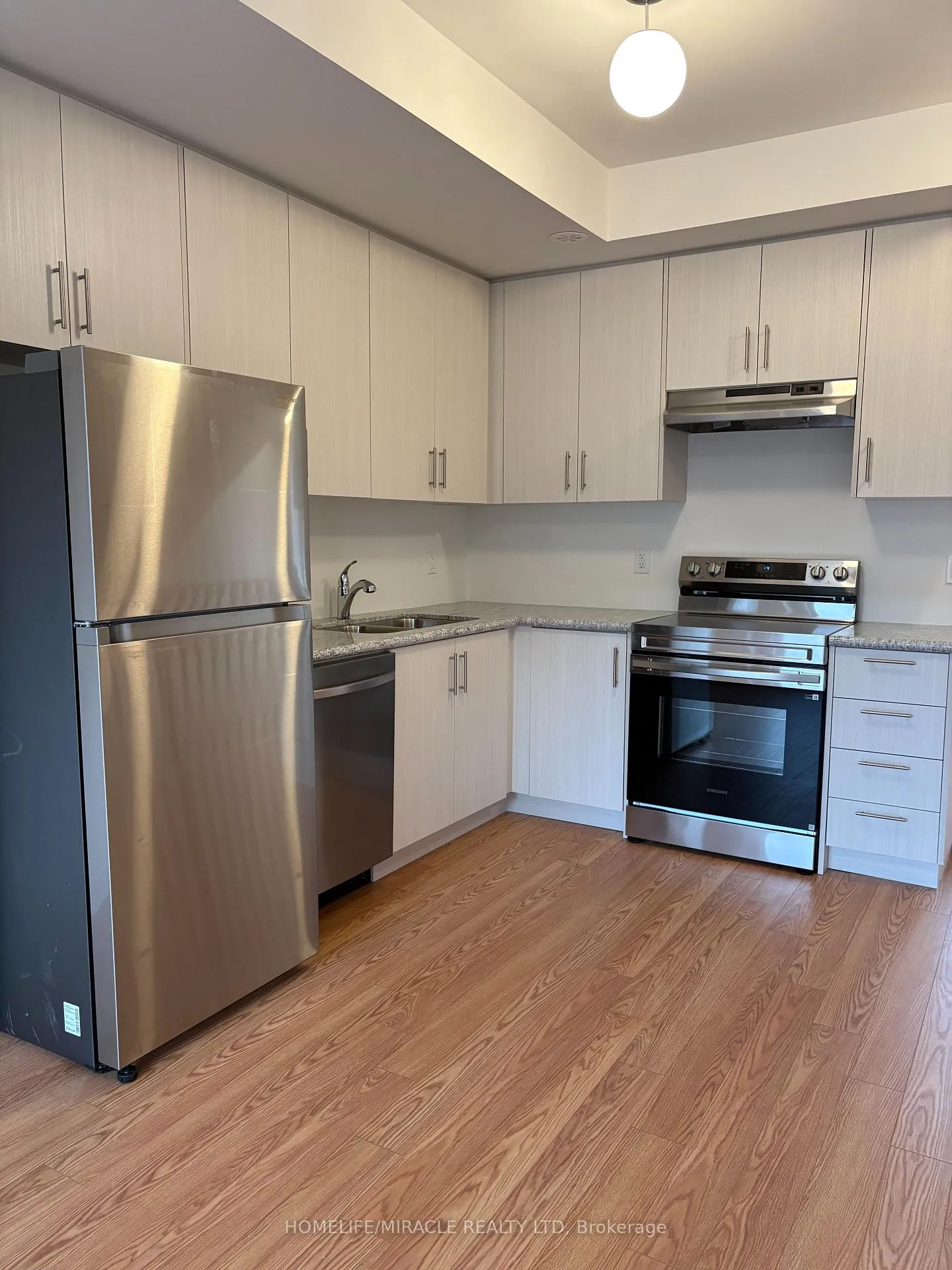 Photo 14 of Unit 211, 15100 Yonge Street, Aurora, Aurora Village — HOMEH