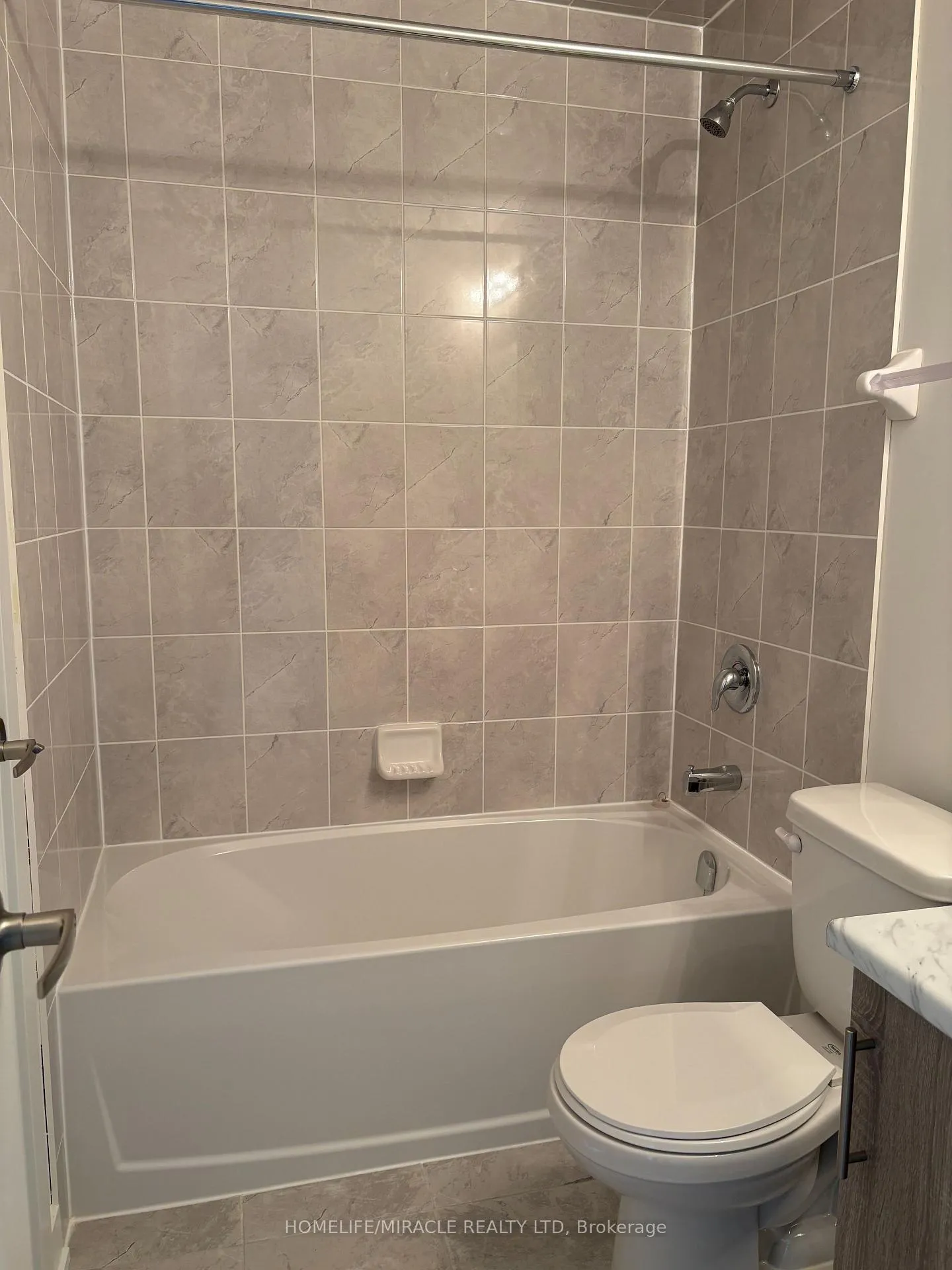 Photo 33 of Unit 211, 15100 Yonge Street, Aurora, Aurora Village — HOMEH