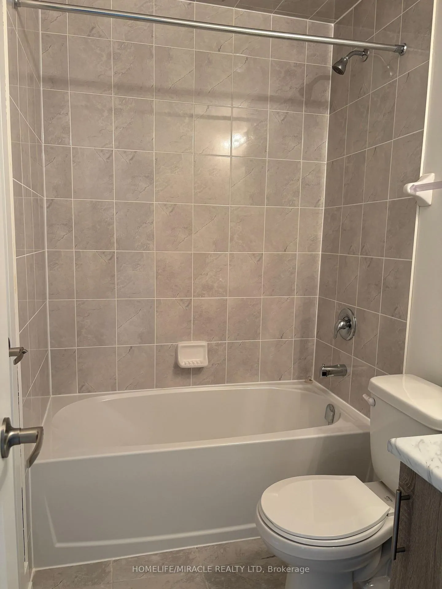 Photo 34 of Unit 211, 15100 Yonge Street, Aurora, Aurora Village — HOMEH