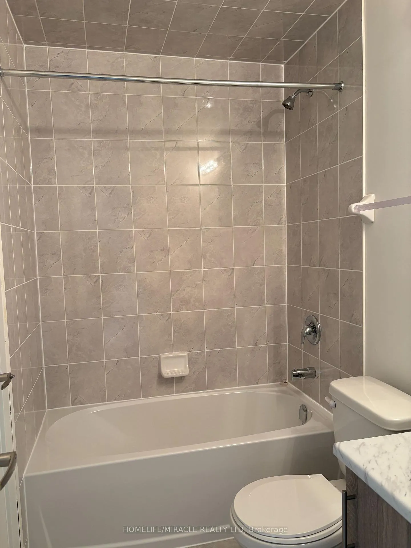 Photo 38 of Unit 211, 15100 Yonge Street, Aurora, Aurora Village — HOMEH