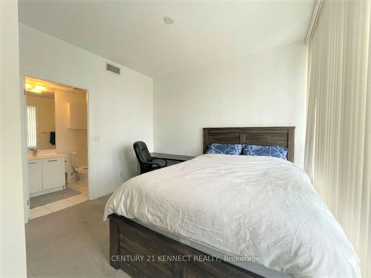 Photo 6 of Unit 608, 832 Bay Street, Toronto, Bay Street Corridor — HOMEH