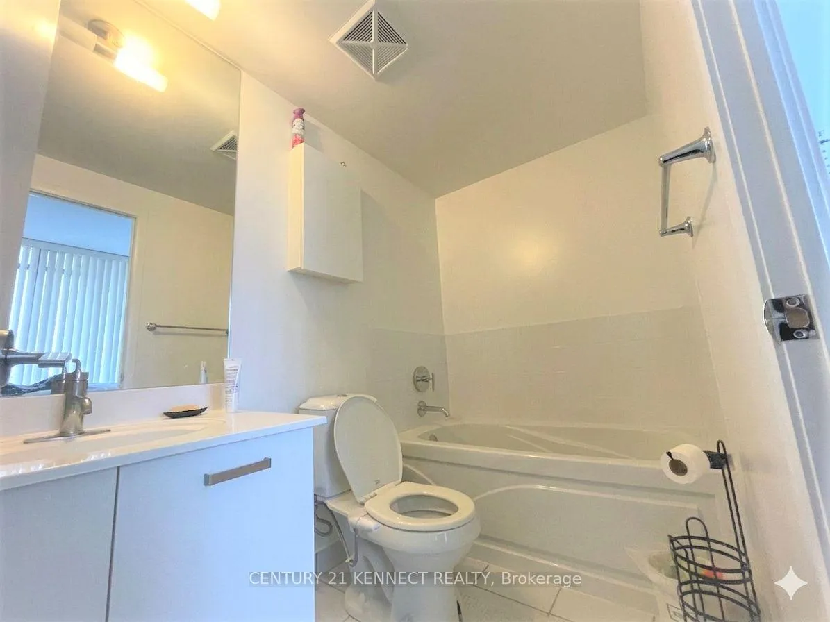 Photo 7 of Unit 608, 832 Bay Street, Toronto, Bay Street Corridor — HOMEH