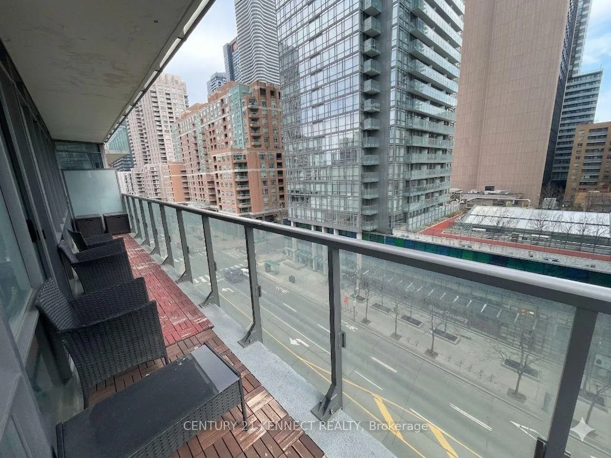 Photo 8 of Unit 608, 832 Bay Street, Toronto, Bay Street Corridor — HOMEH