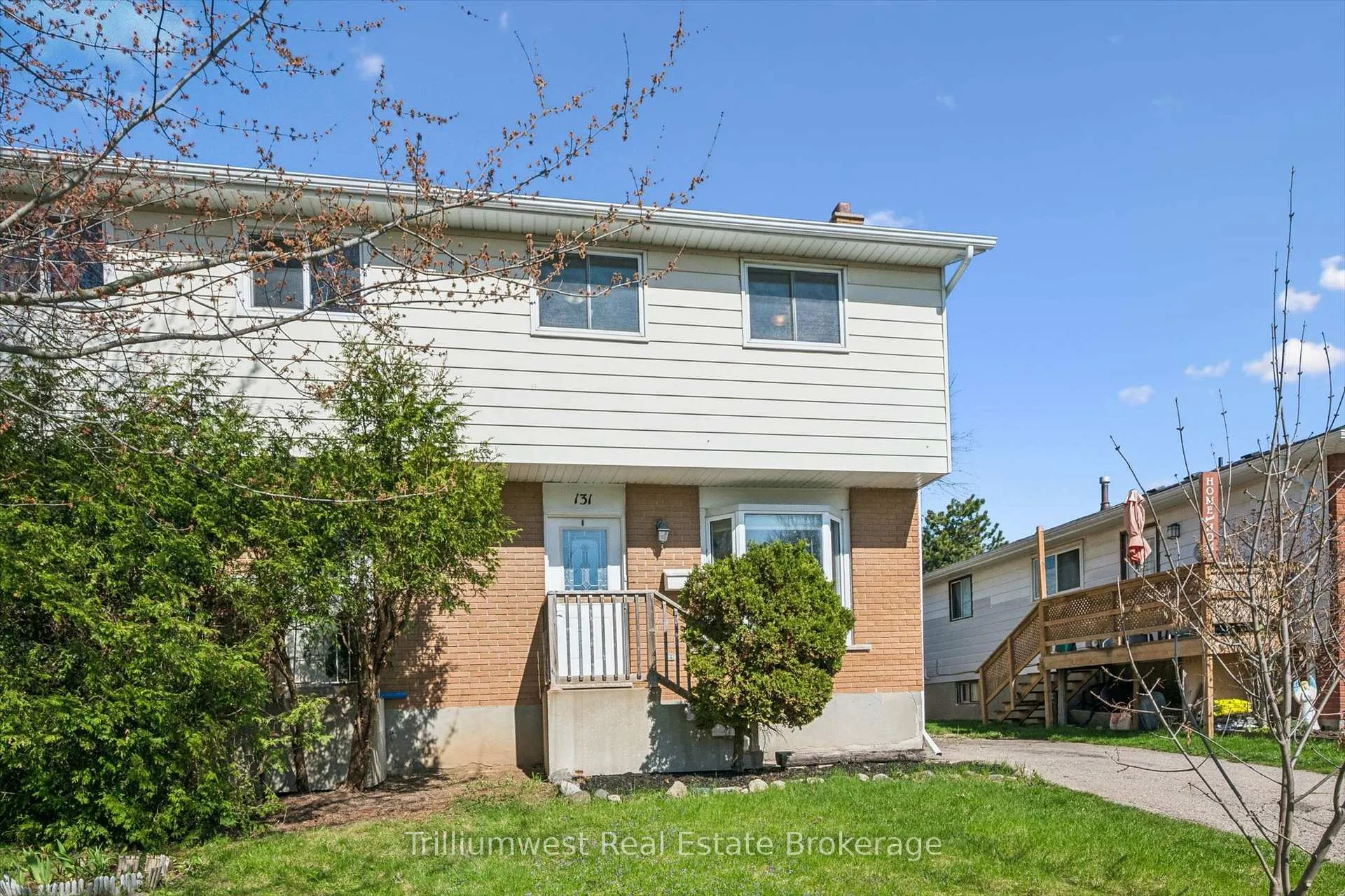 Photo 3 of 131 Sanderson Drive, Guelph, Willow West/Sugarbush/West Acres — HOMEH