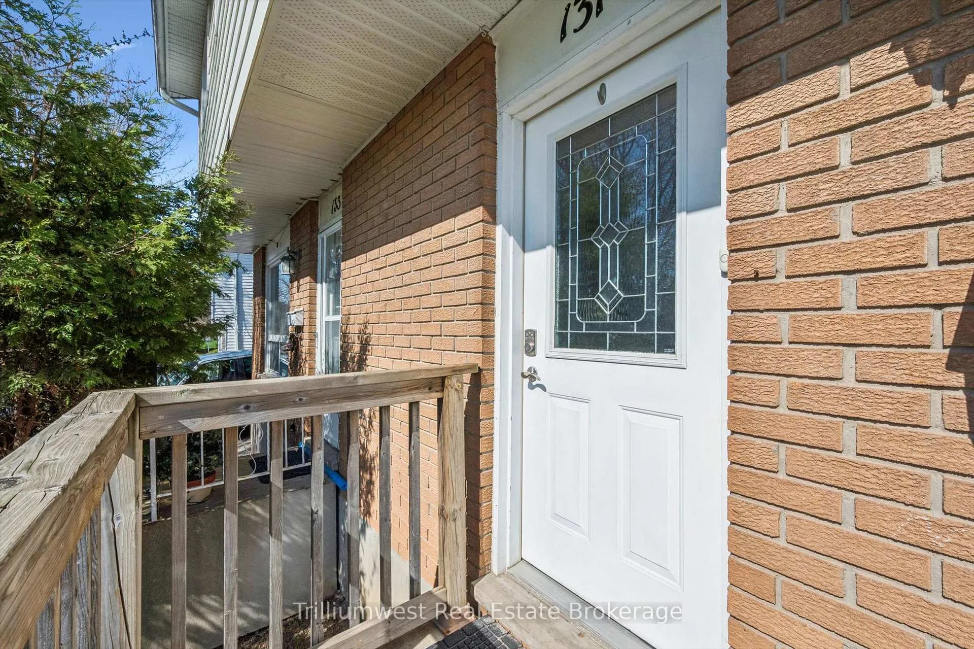 Photo 4 of 131 Sanderson Drive, Guelph, Willow West/Sugarbush/West Acres — HOMEH