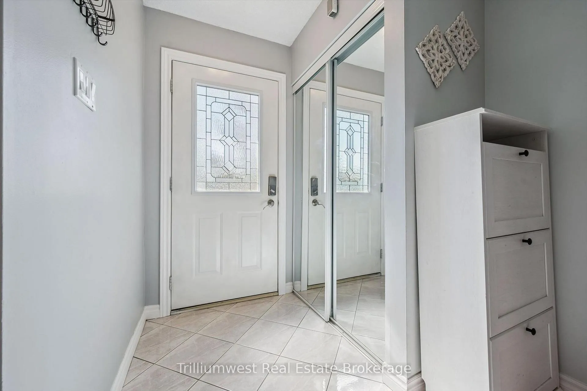 Photo 5 of 131 Sanderson Drive, Guelph, Willow West/Sugarbush/West Acres — HOMEH