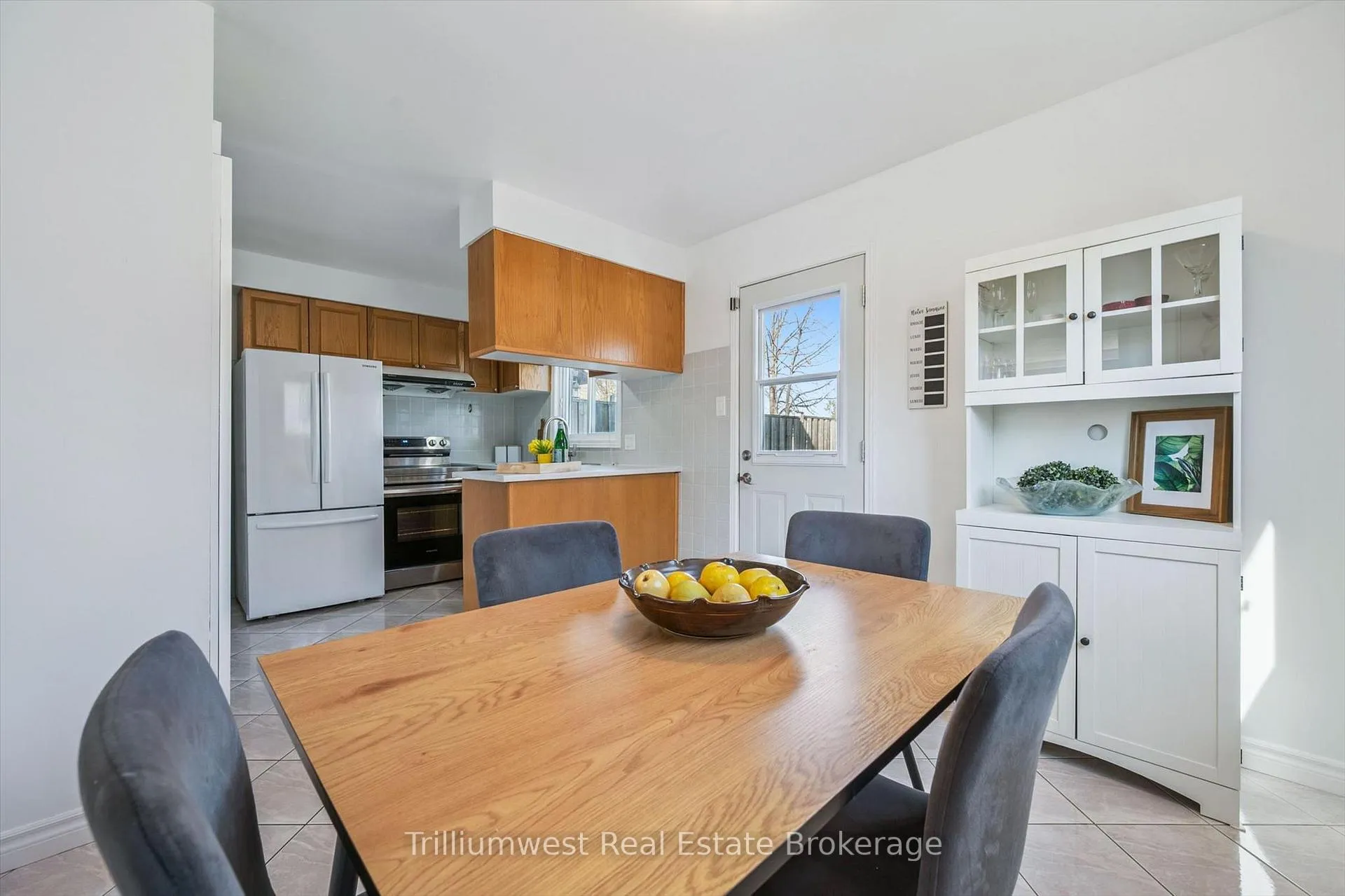 Photo 13 of 131 Sanderson Drive, Guelph, Willow West/Sugarbush/West Acres — HOMEH