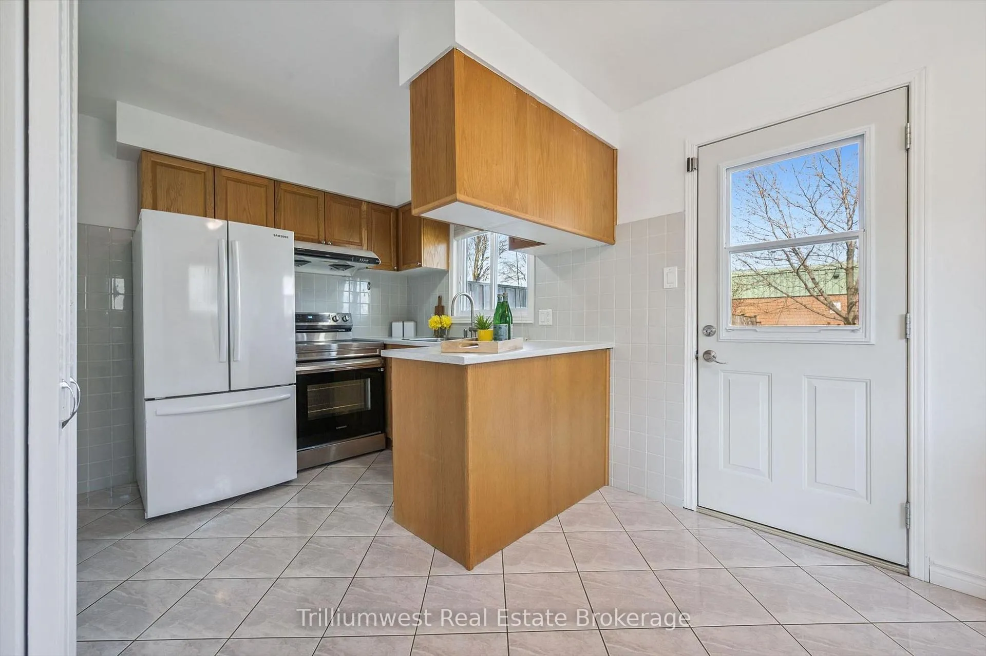 Photo 14 of 131 Sanderson Drive, Guelph, Willow West/Sugarbush/West Acres — HOMEH