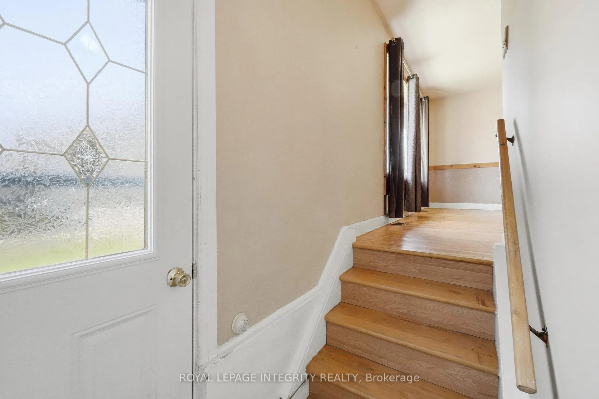 Photo 3 of 754 Cummings Avenue, Ottawa, Castle Heights/Rideau High — HOMEH