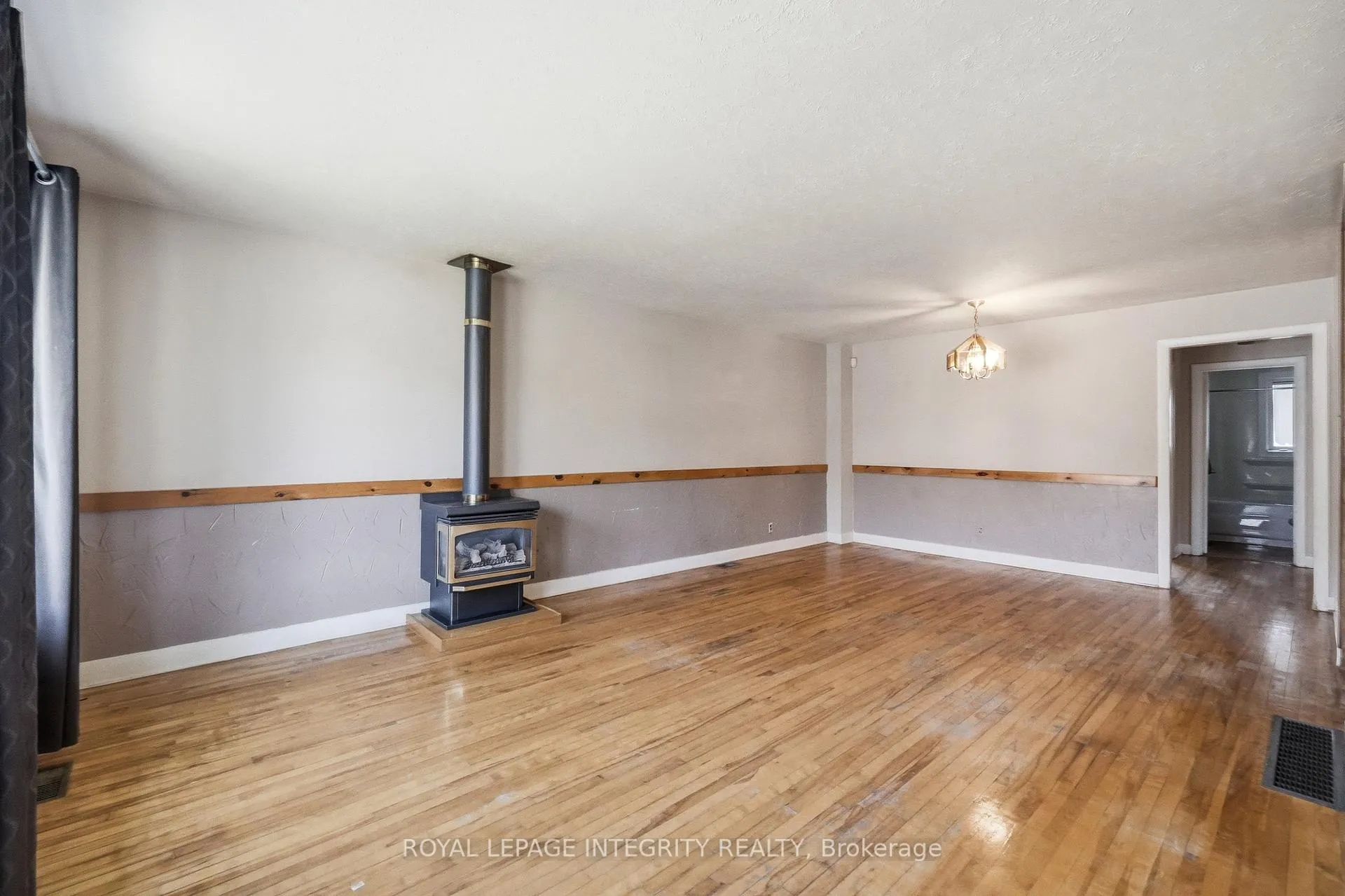 Photo 5 of 754 Cummings Avenue, Ottawa, Castle Heights/Rideau High — HOMEH