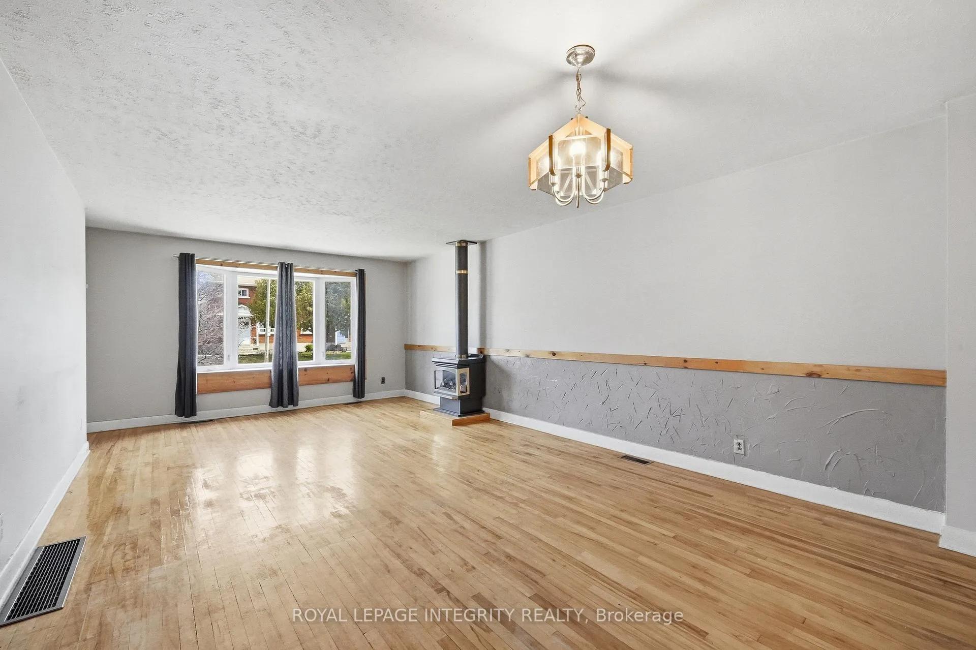 Photo 9 of 754 Cummings Avenue, Ottawa, Castle Heights/Rideau High — HOMEH