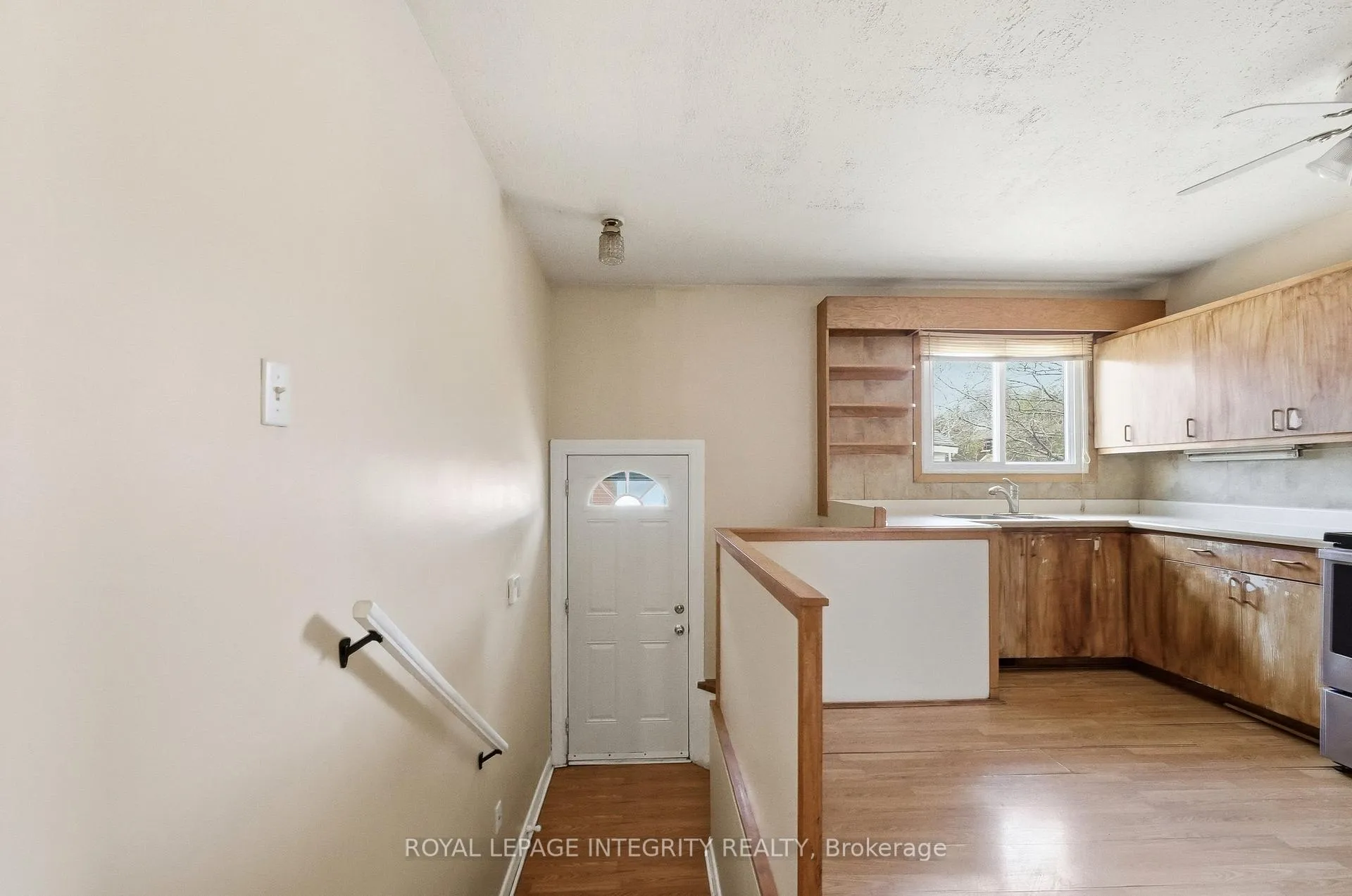 Photo 11 of 754 Cummings Avenue, Ottawa, Castle Heights/Rideau High — HOMEH